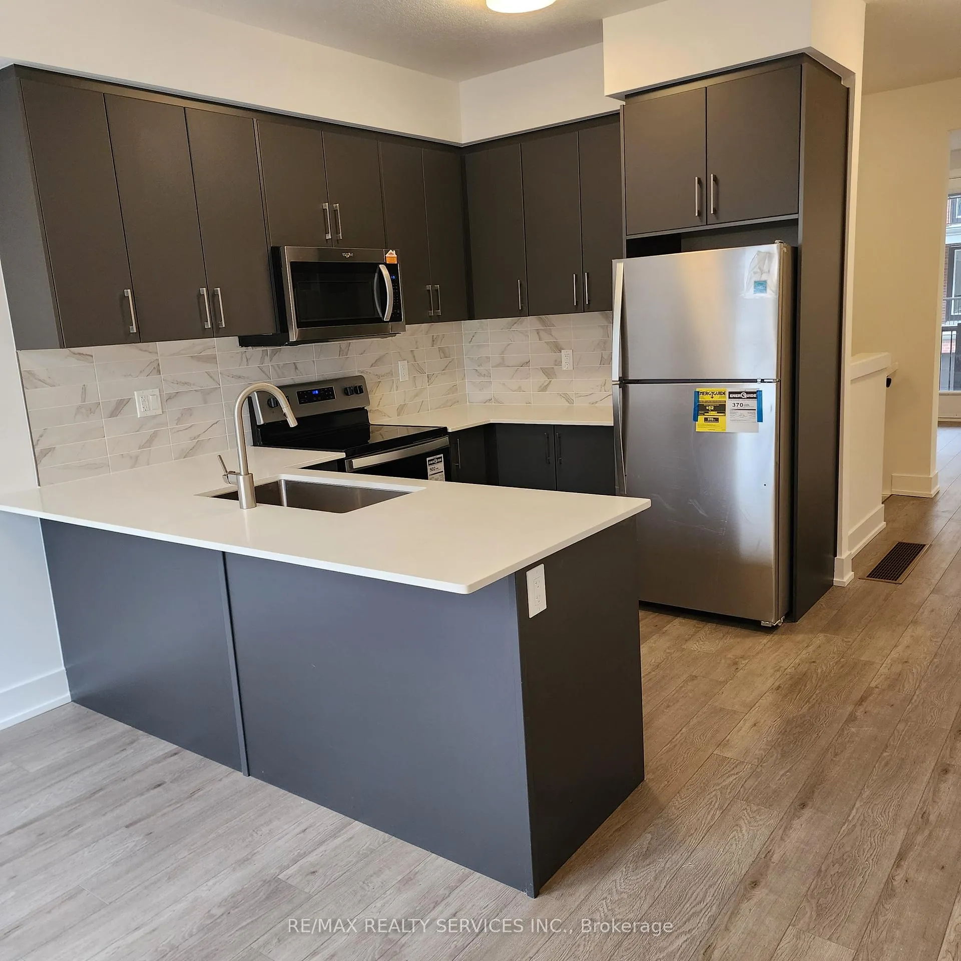 Photo 4 of Unit 33, 99 Roger Street, Waterloo, Uptown Waterloo — HOMEH