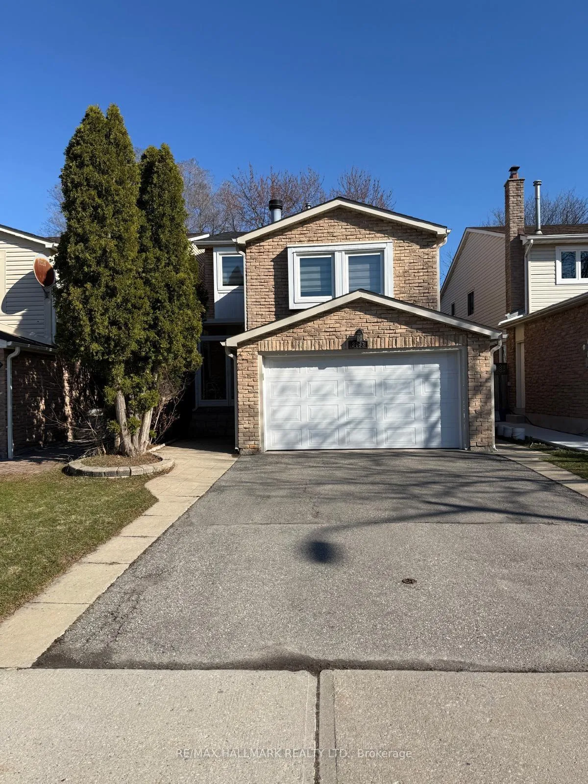 Front of Unit MAIN FLOOR, 2793 Quill Crescent