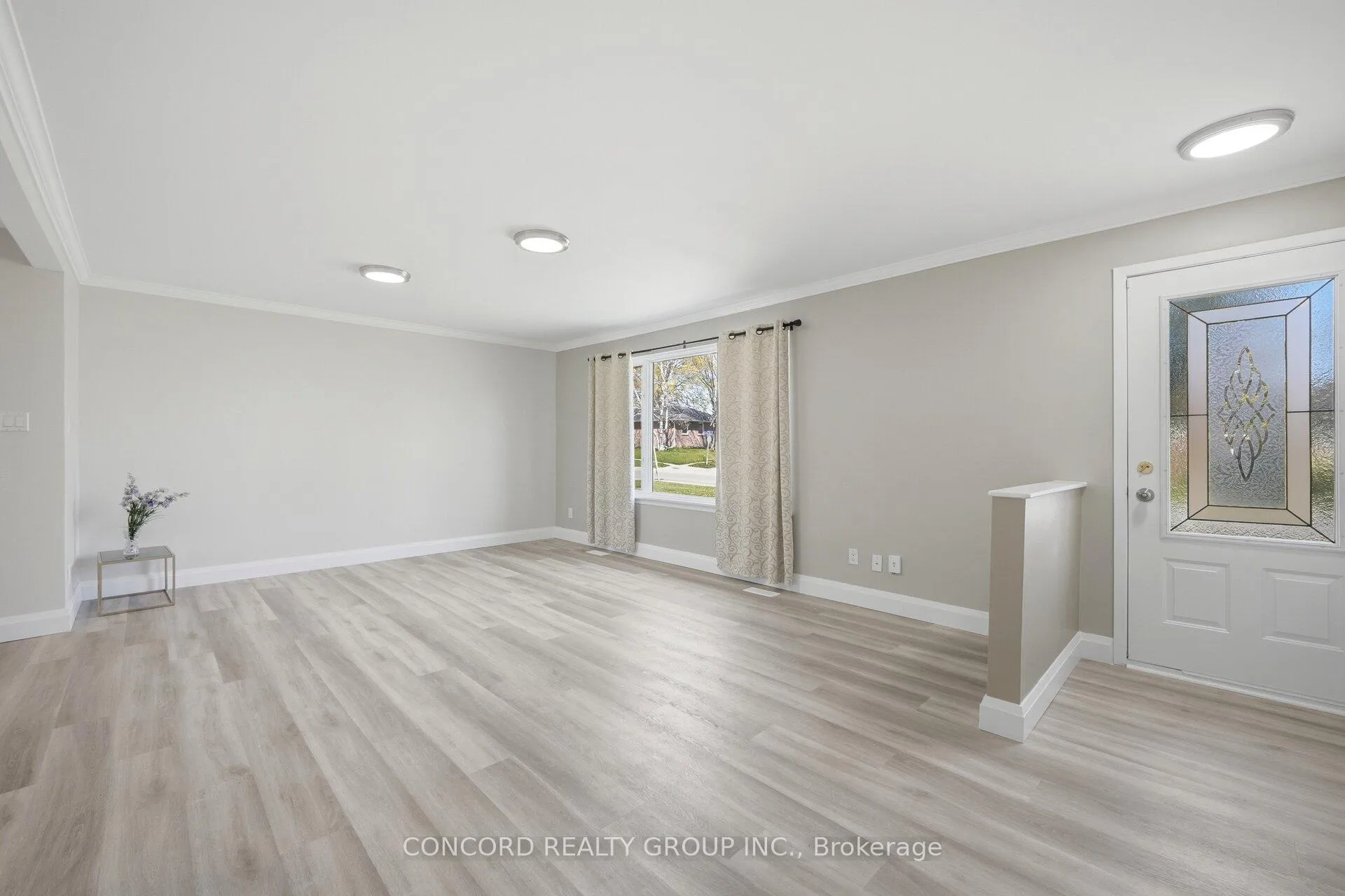 Photo 5 of 497 Phillip Murray Avenue, Oshawa, Lakeview — HOMEH