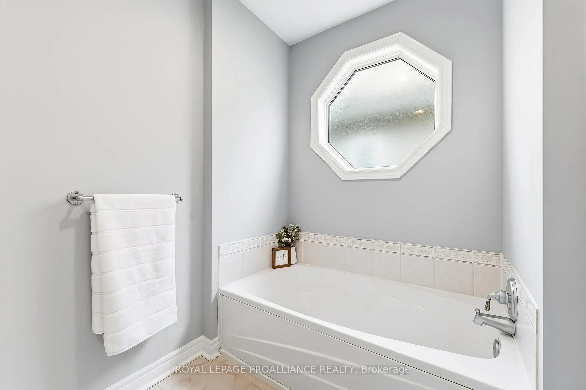 Photo 25 of 33 Lockwood Drive, Brighton — HOMEH