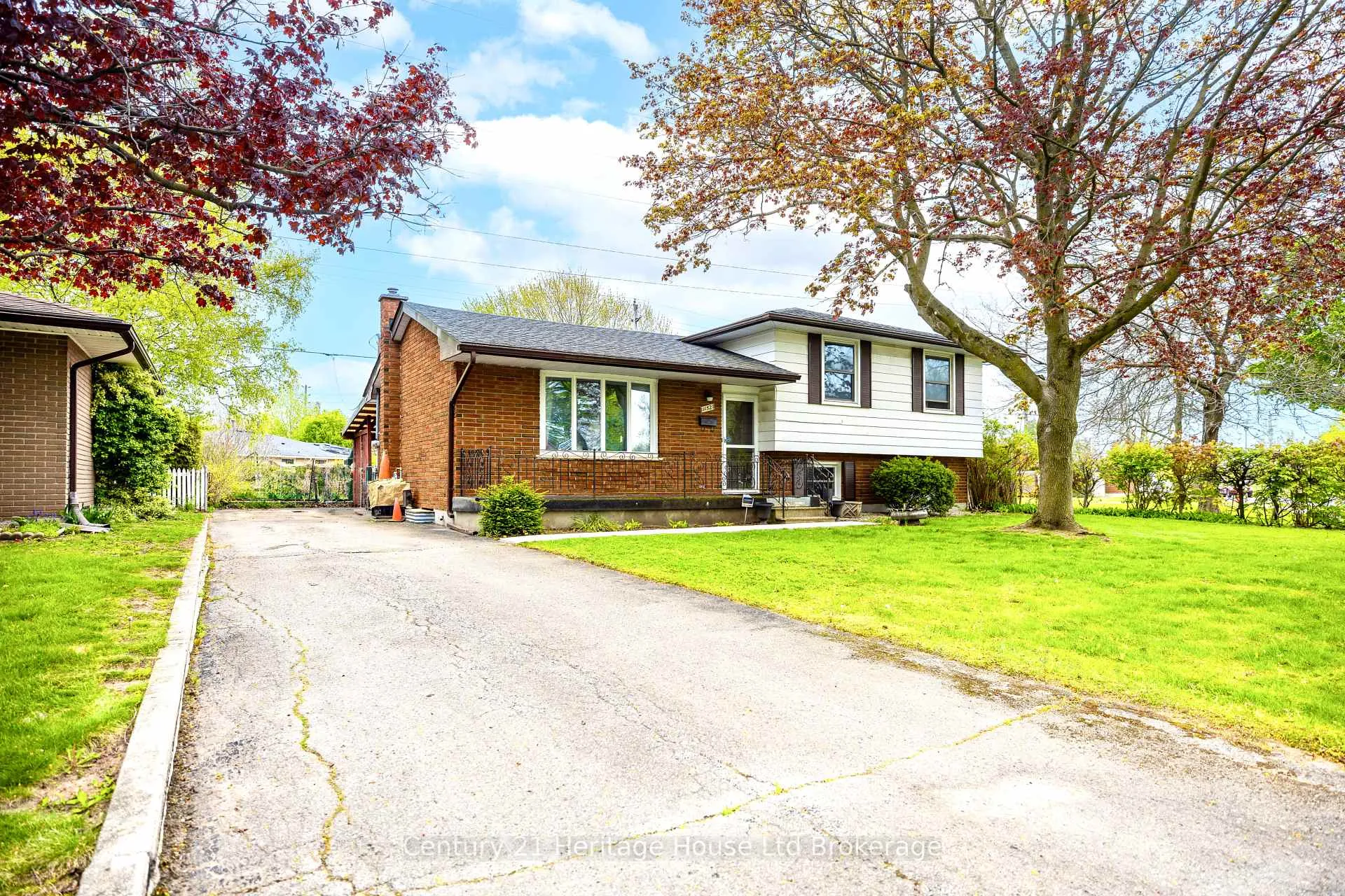 Photo 2 of 1152 Sorrel Street, London, East D — HOMEH