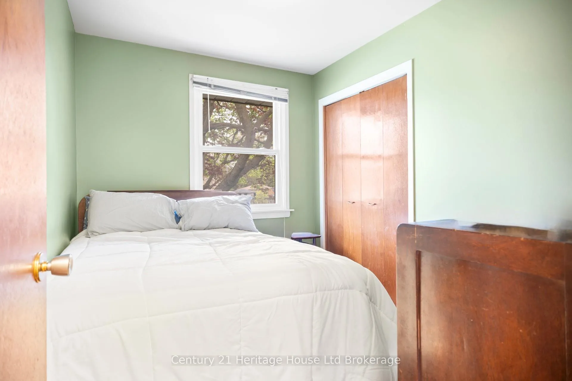 Photo 13 of 1152 Sorrel Street, London, East D — HOMEH