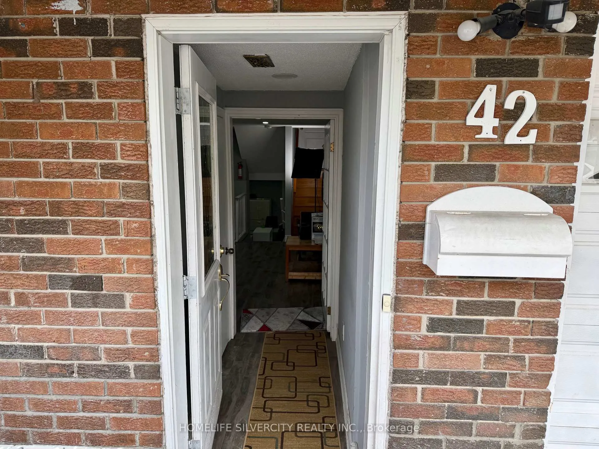 Photo 5 of 42 Royal Salisbury Way, Brampton, Madoc — HOMEH