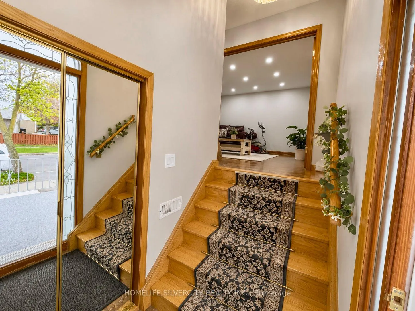 Photo 6 of 42 Royal Salisbury Way, Brampton, Madoc — HOMEH