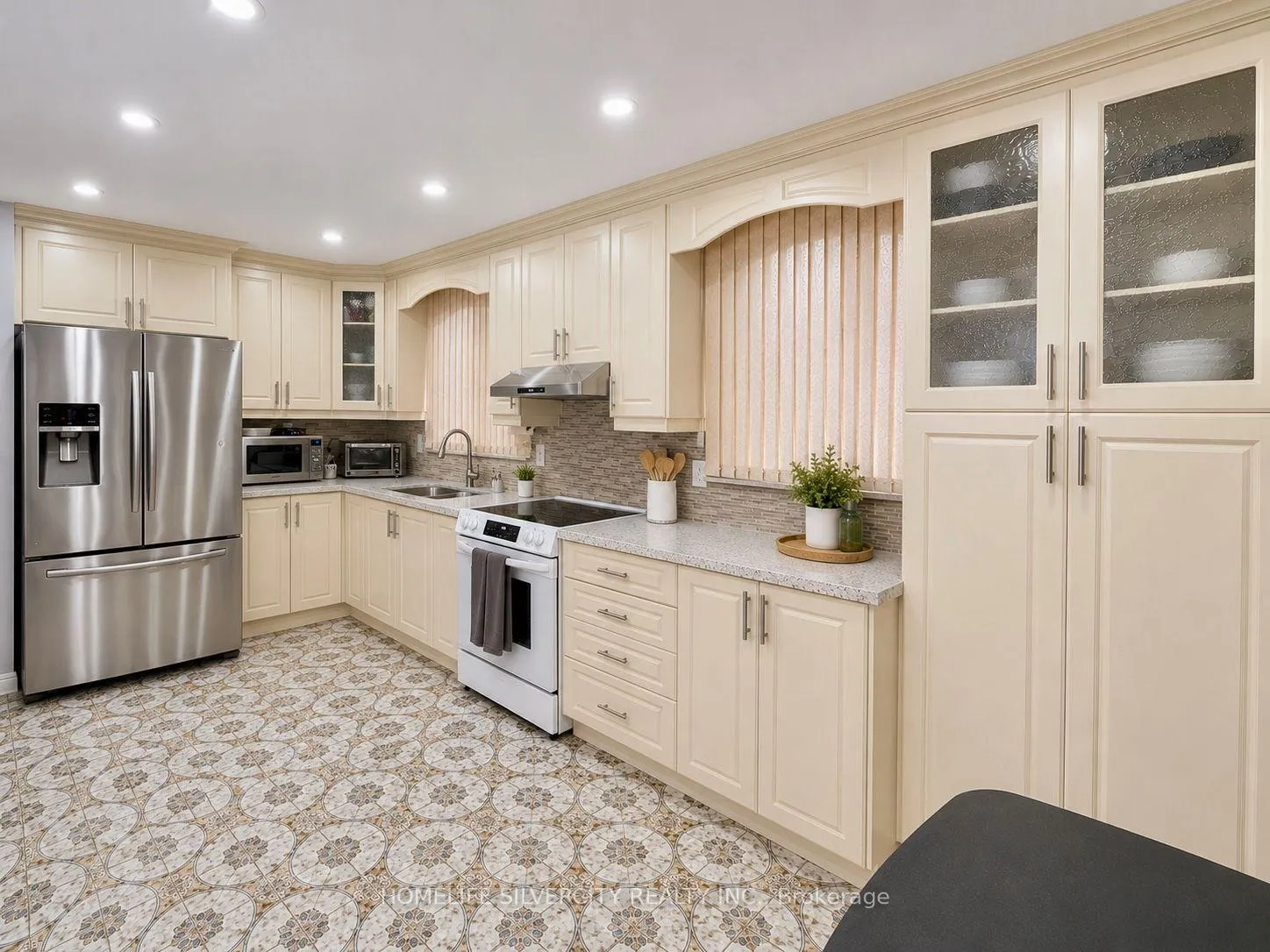 Photo 8 of 42 Royal Salisbury Way, Brampton, Madoc — HOMEH