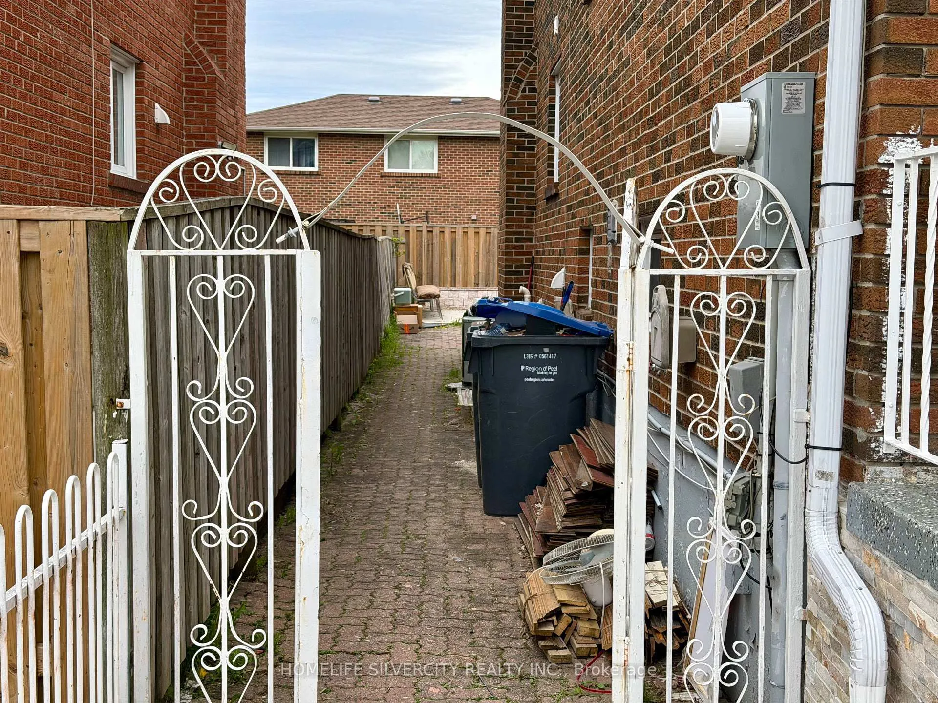 Photo 36 of 42 Royal Salisbury Way, Brampton, Madoc — HOMEH