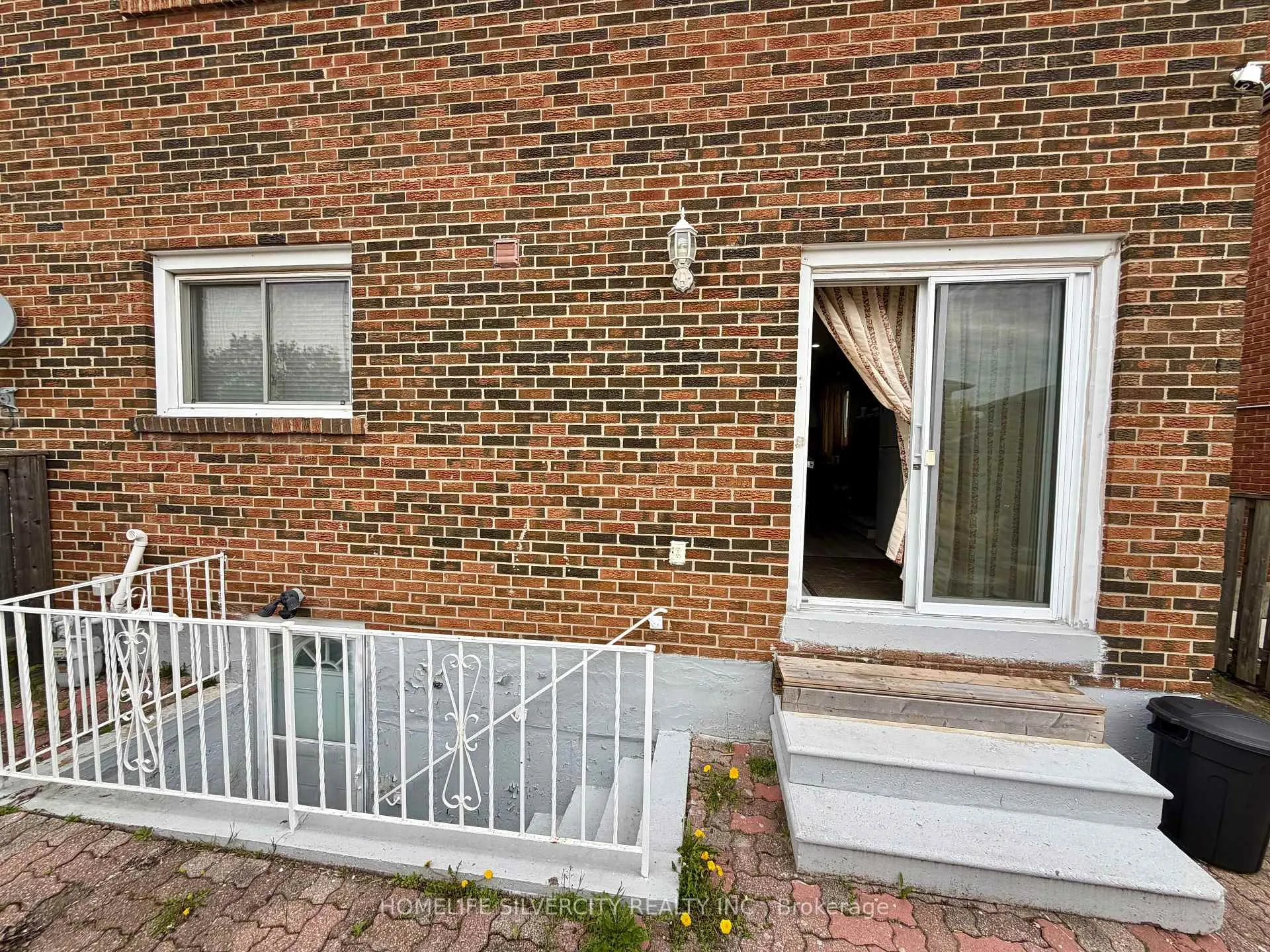 Photo 37 of 42 Royal Salisbury Way, Brampton, Madoc — HOMEH