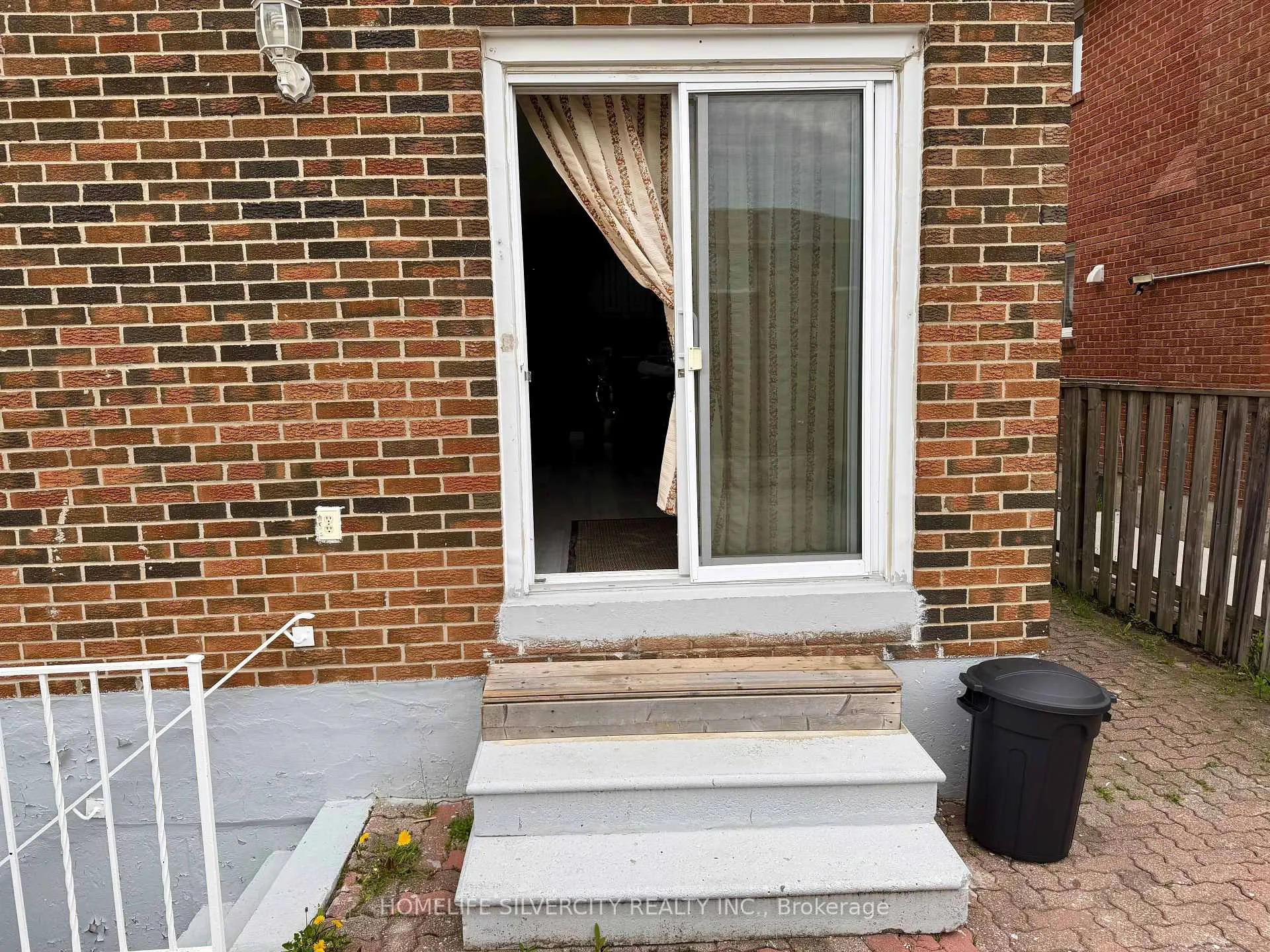Photo 38 of 42 Royal Salisbury Way, Brampton, Madoc — HOMEH