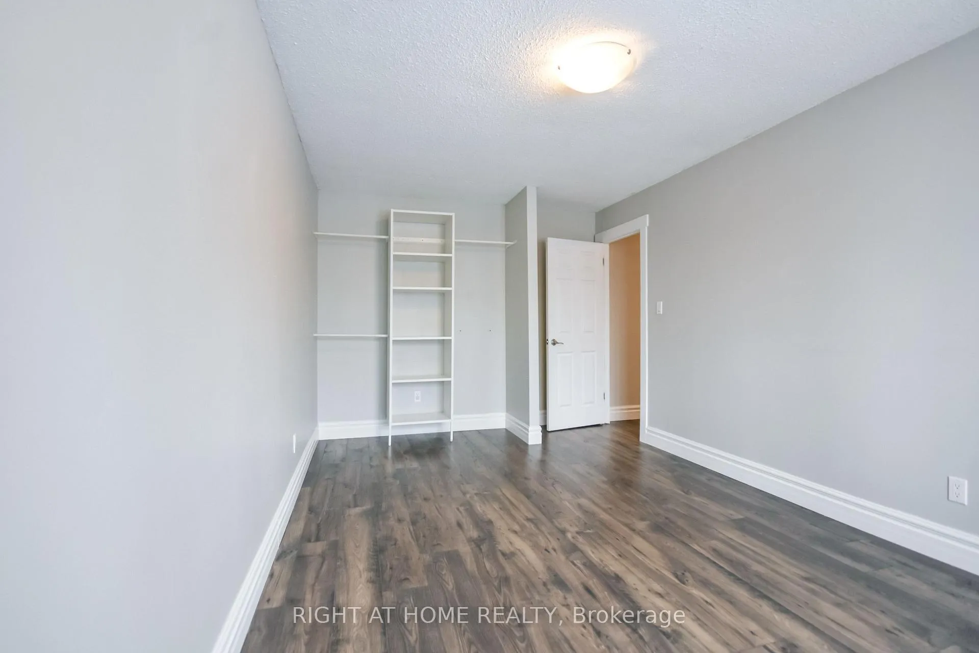 Photo 23 of 99 Oren Boulevard, Barrie, Sunnidale — HOMEH