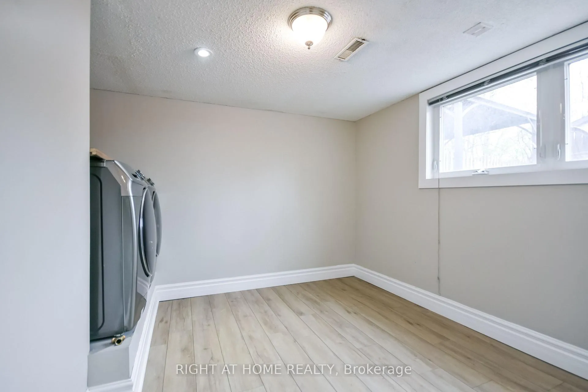 Photo 32 of 99 Oren Boulevard, Barrie, Sunnidale — HOMEH