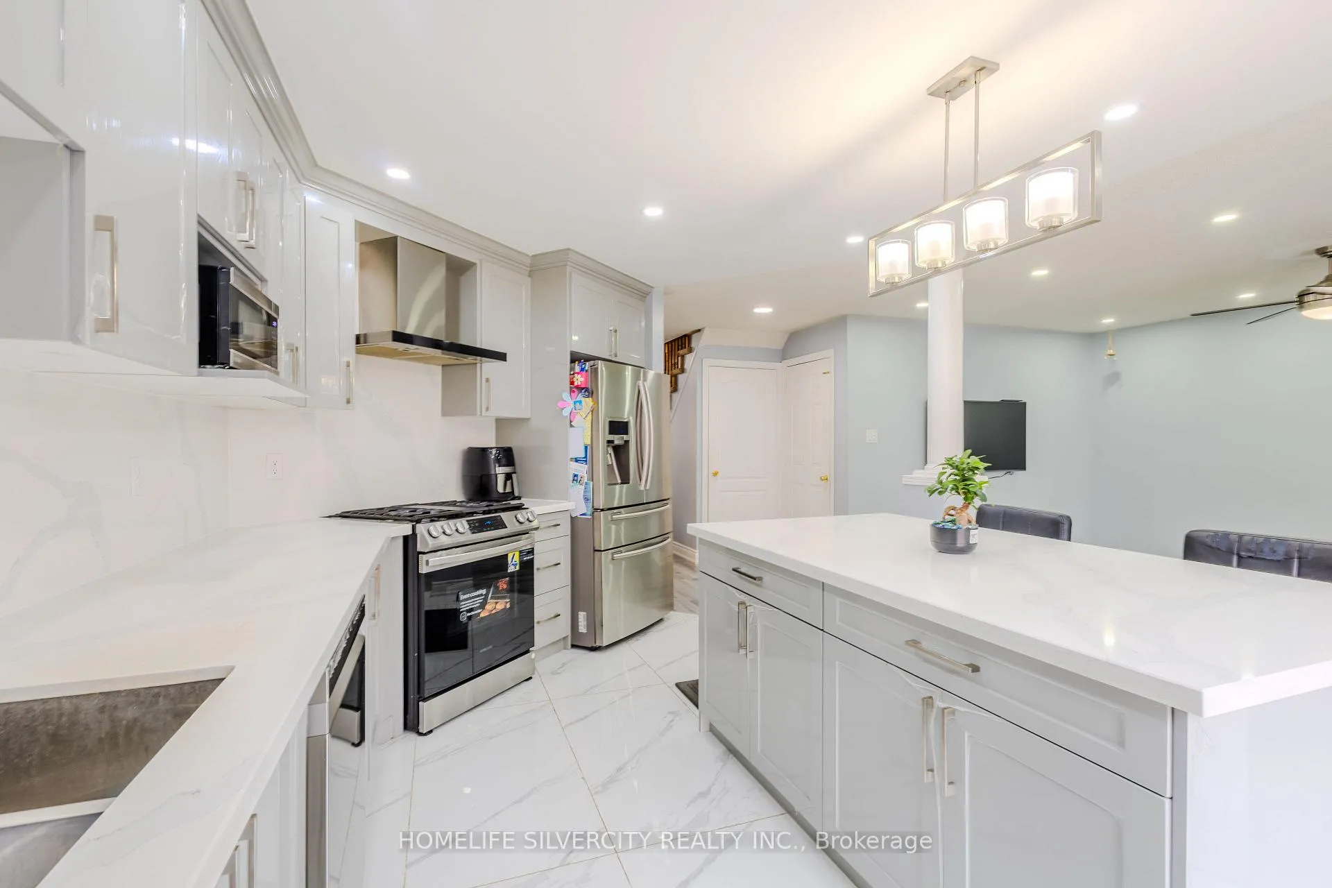Photo 10 of 57 Saintsbury Crescent, Brampton, Sandringham-Wellington — HOMEH