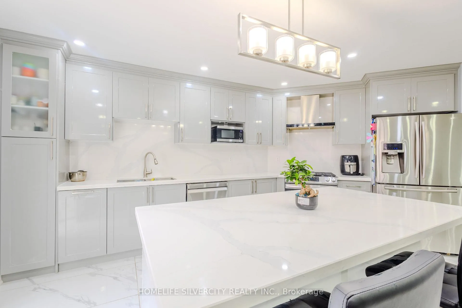 Photo 11 of 57 Saintsbury Crescent, Brampton, Sandringham-Wellington — HOMEH