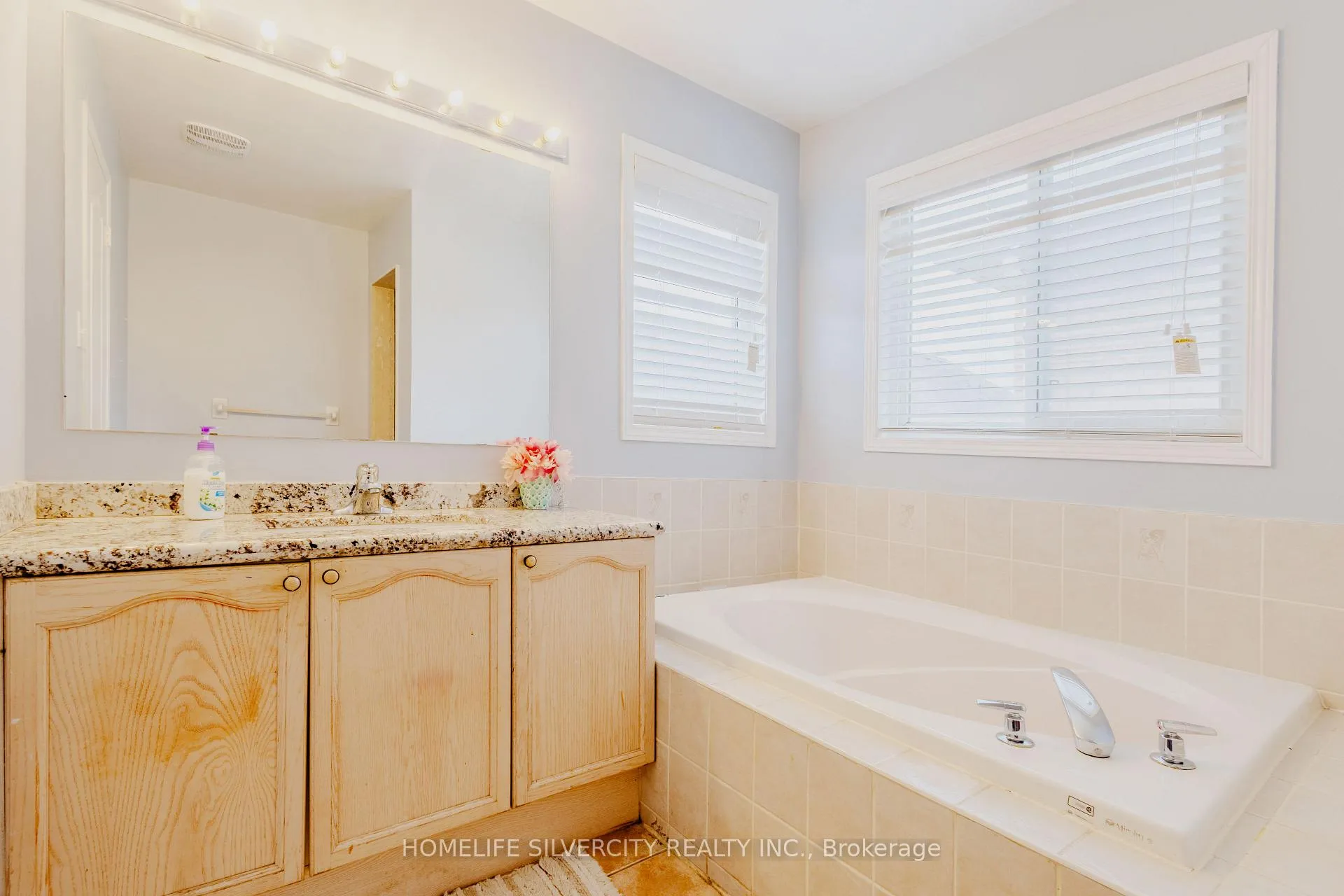 Photo 18 of 57 Saintsbury Crescent, Brampton, Sandringham-Wellington — HOMEH