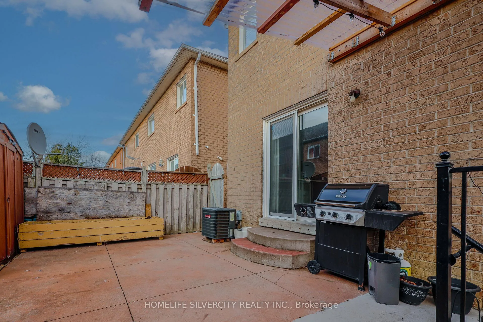 Photo 33 of 57 Saintsbury Crescent, Brampton, Sandringham-Wellington — HOMEH