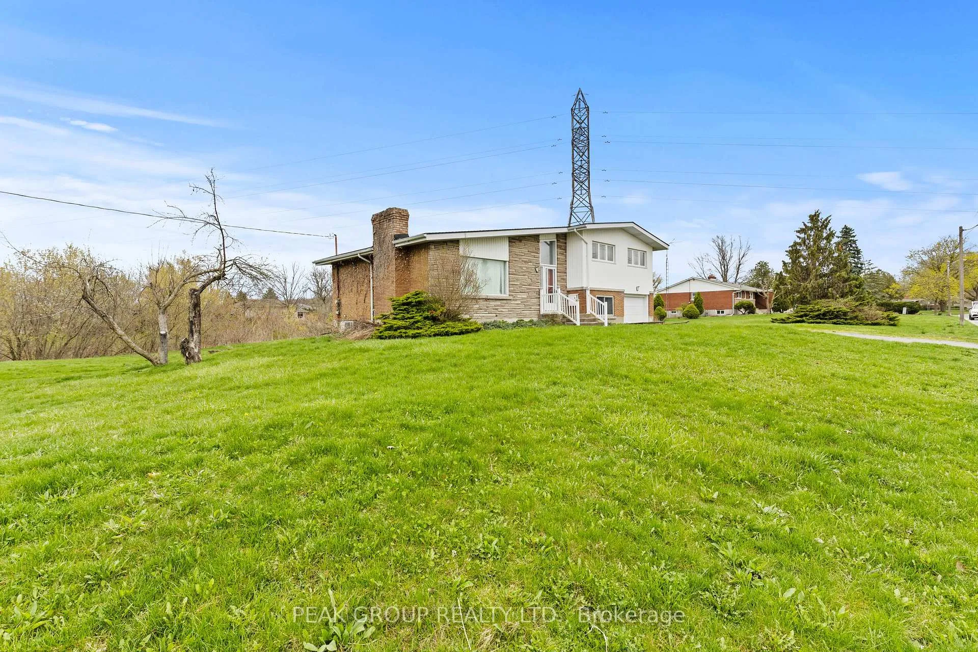 Photo 3 of 73 Riverview Boulevard, St. Catharines, Glendale/Glenridge — HOMEH