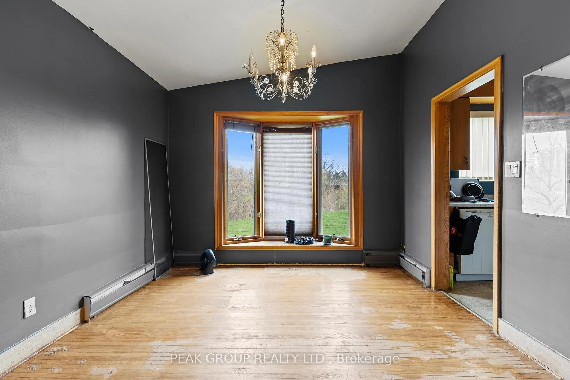 Photo 5 of 73 Riverview Boulevard, St. Catharines, Glendale/Glenridge — HOMEH