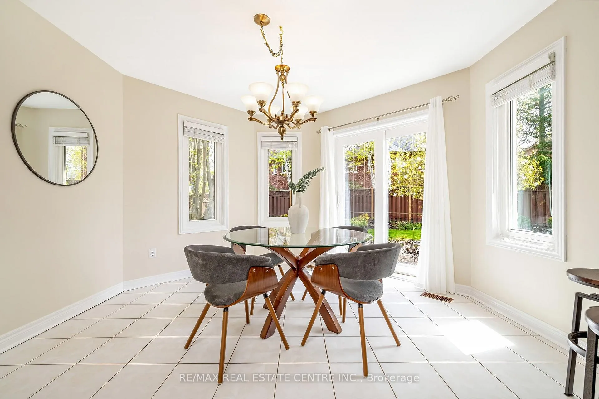Photo 9 of 48 Samuel Crescent, Halton Hills, Georgetown — HOMEH
