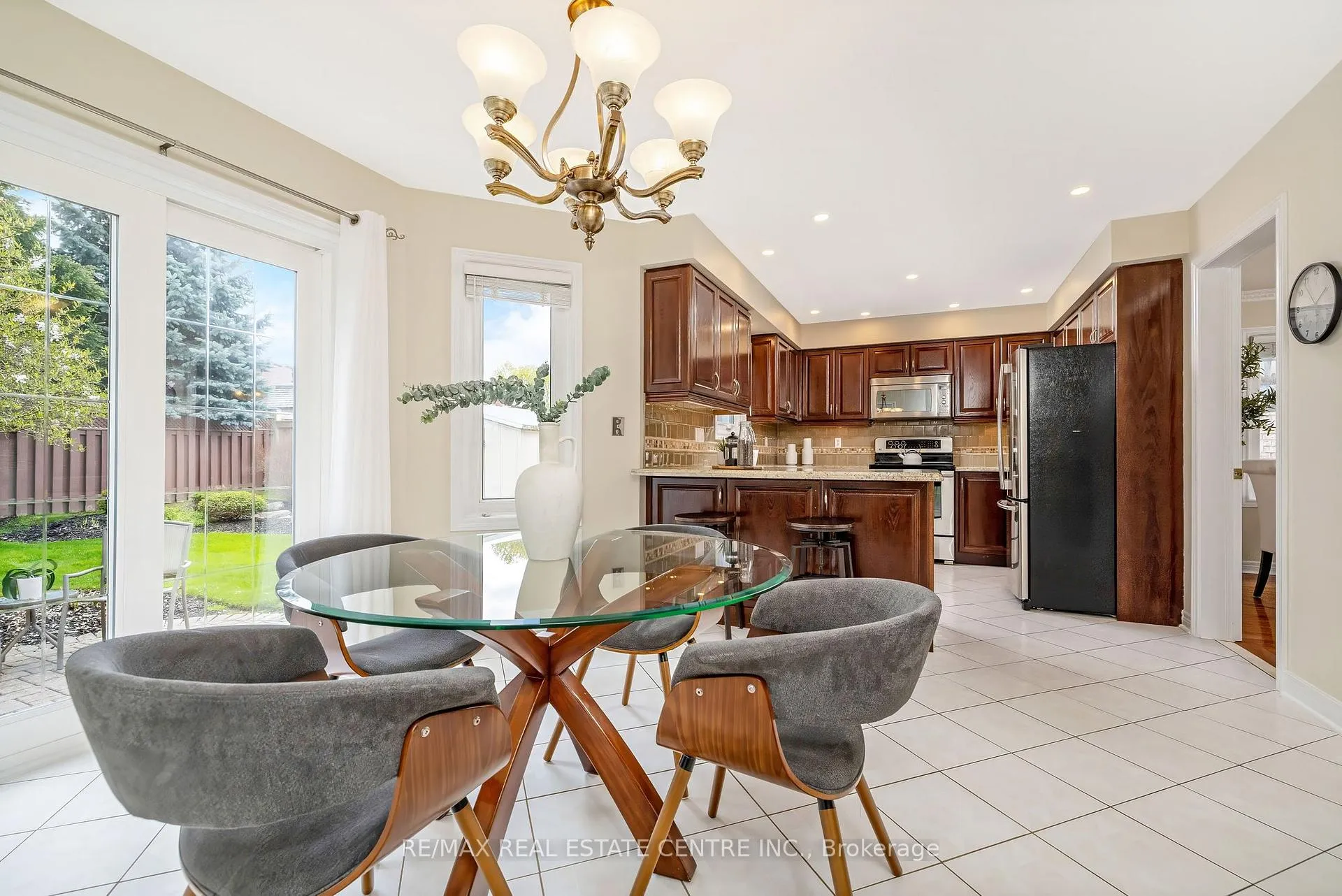 Photo 10 of 48 Samuel Crescent, Halton Hills, Georgetown — HOMEH
