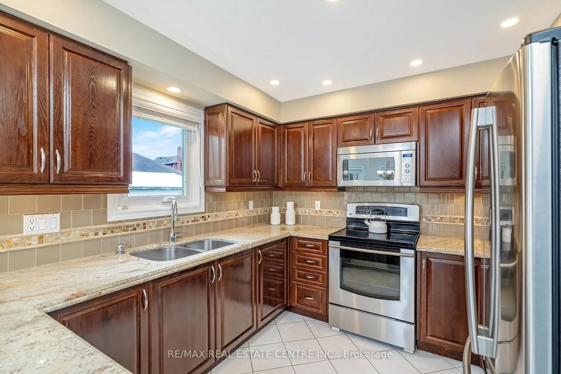 Photo 11 of 48 Samuel Crescent, Halton Hills, Georgetown — HOMEH