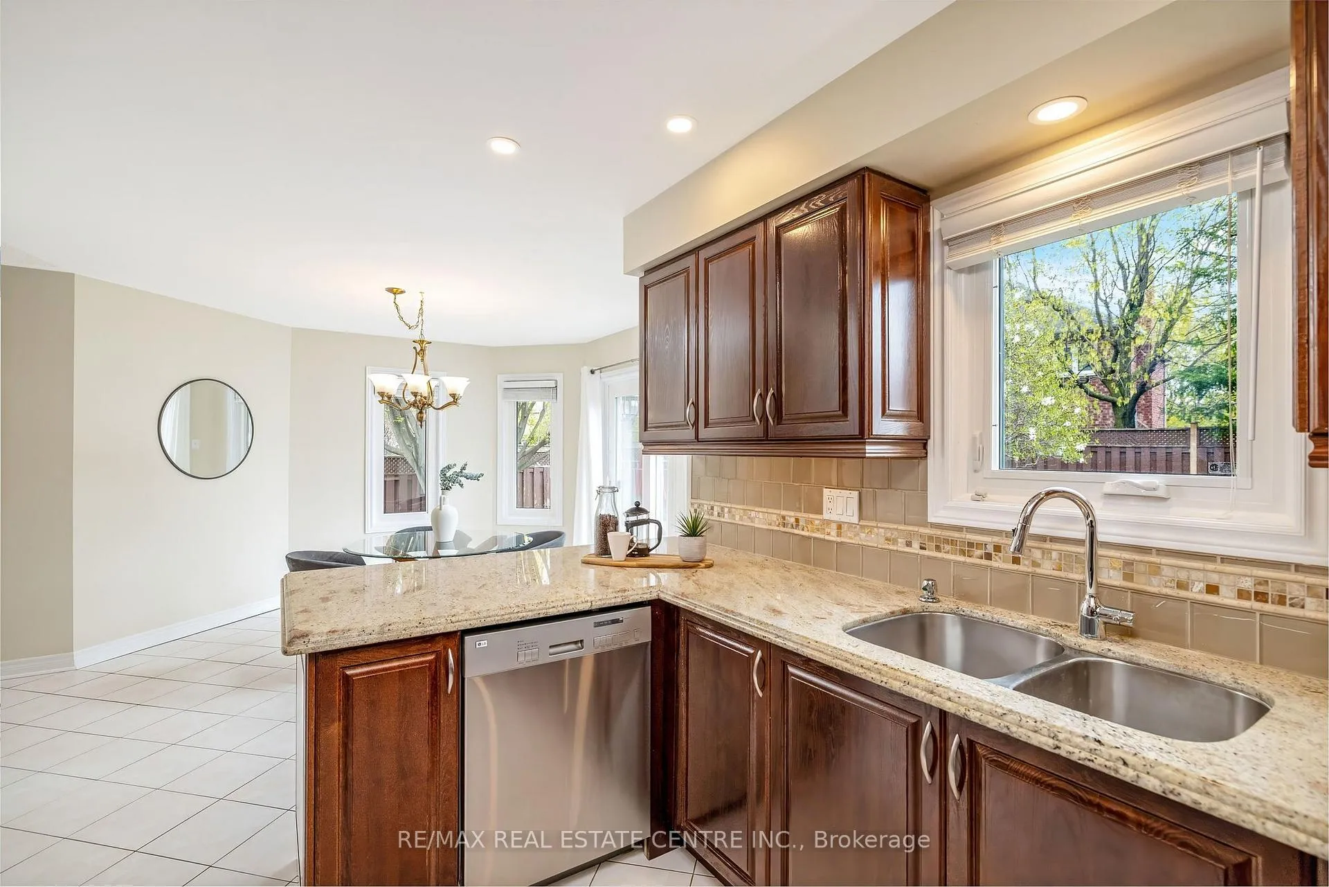 Photo 13 of 48 Samuel Crescent, Halton Hills, Georgetown — HOMEH