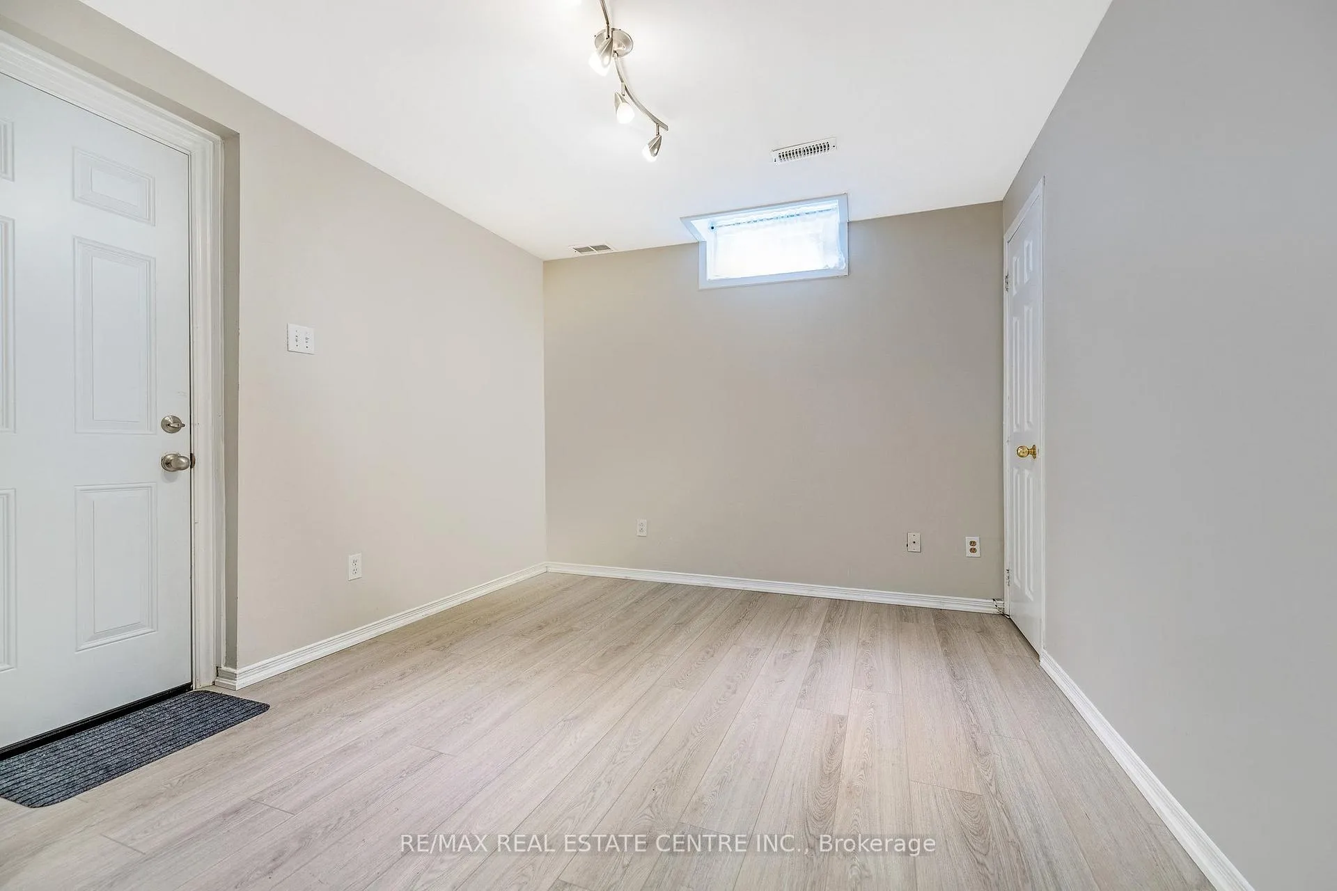 Photo 32 of 48 Samuel Crescent, Halton Hills, Georgetown — HOMEH
