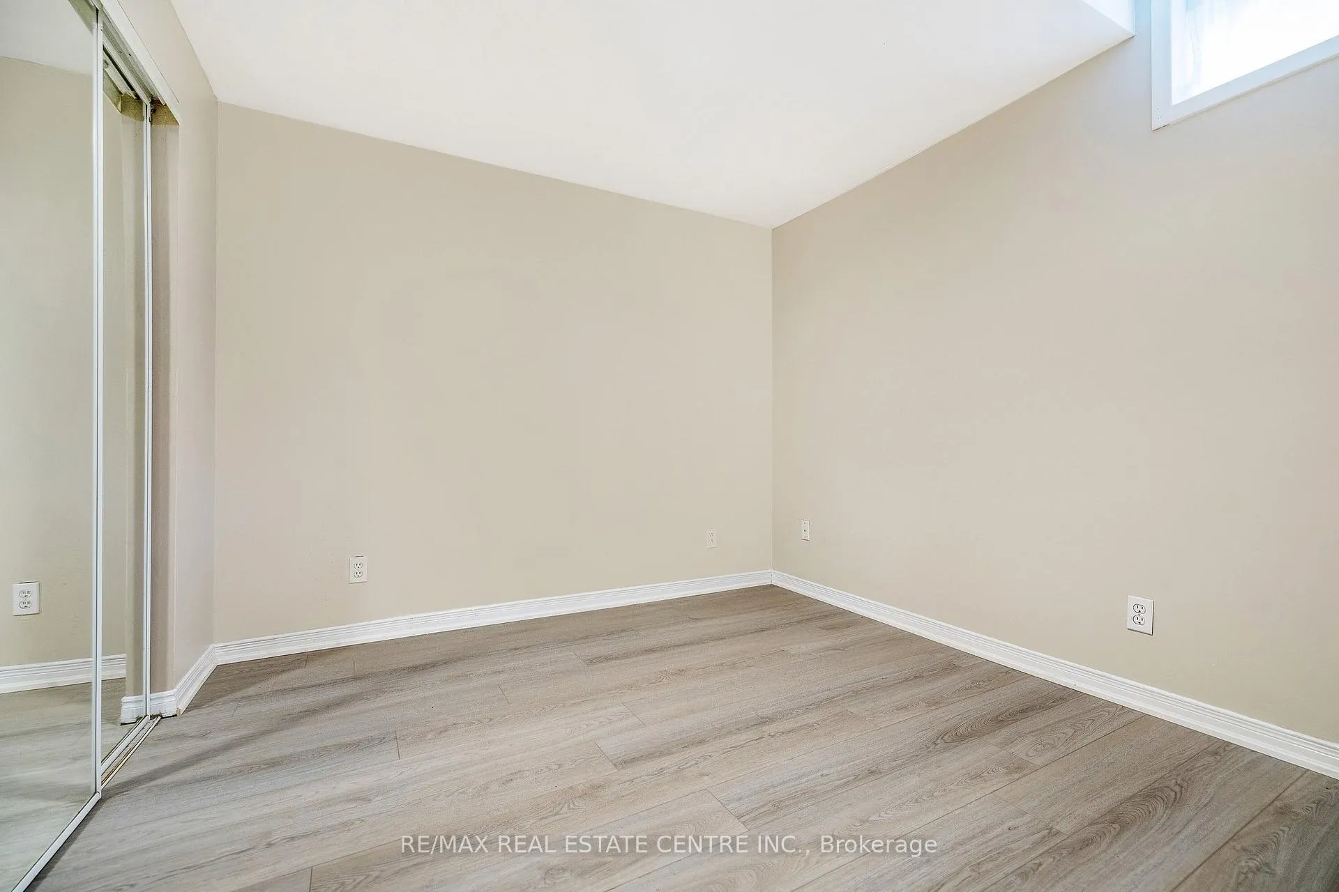 Photo 36 of 48 Samuel Crescent, Halton Hills, Georgetown — HOMEH