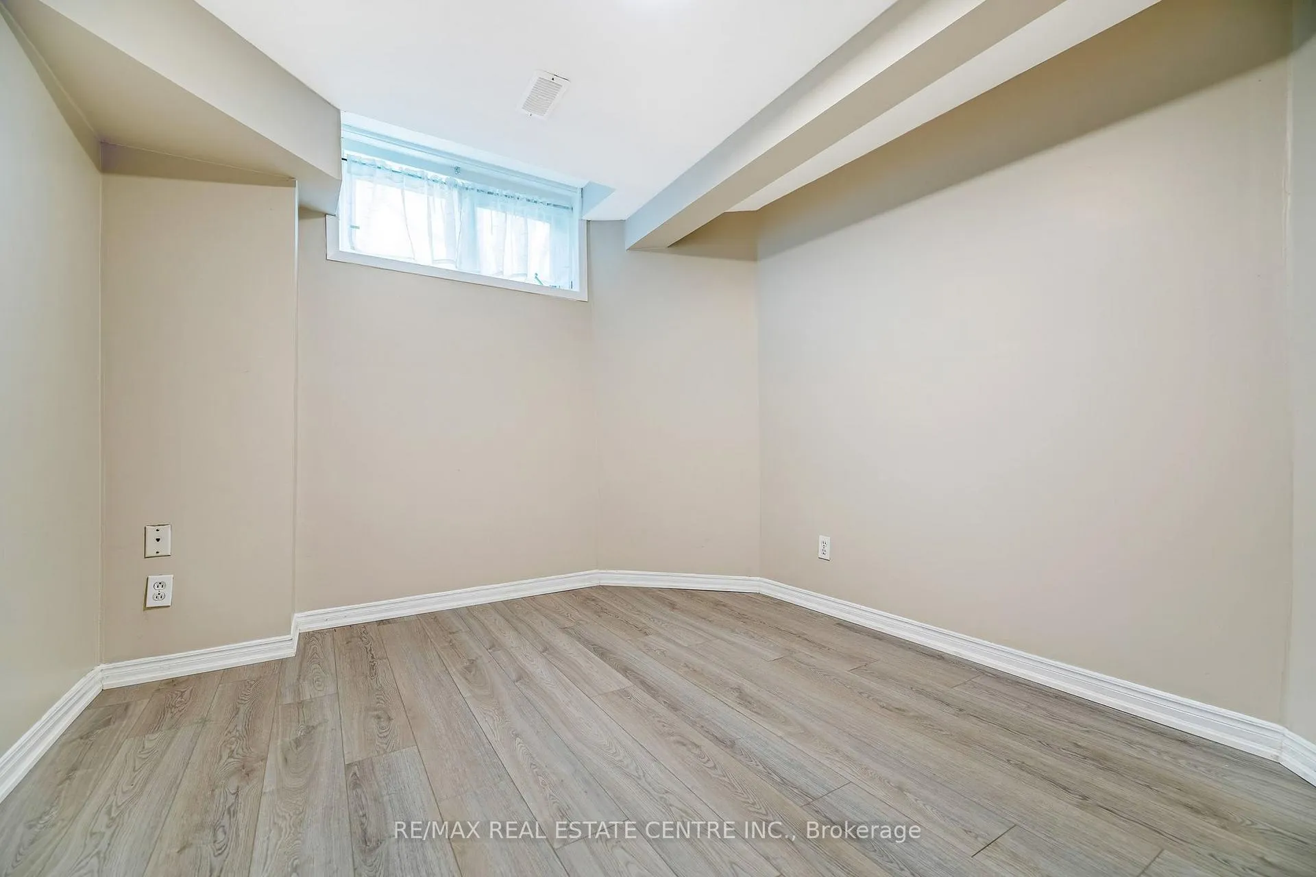 Photo 37 of 48 Samuel Crescent, Halton Hills, Georgetown — HOMEH
