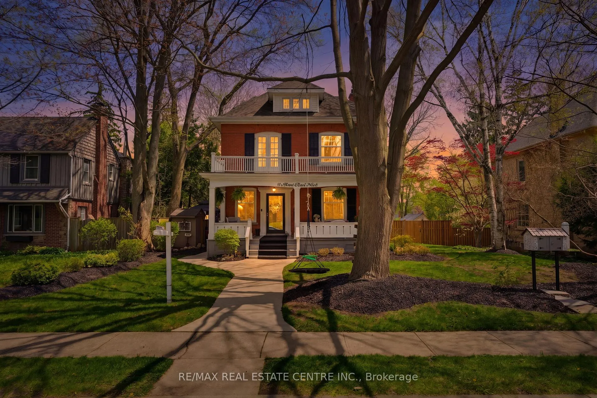 Photo 2 of 33 Brant Road N, Cambridge — HOMEH
