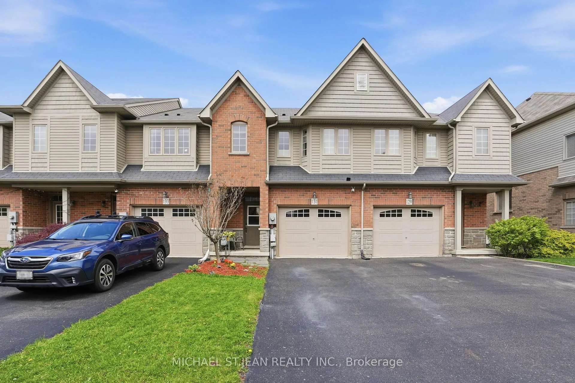 Photo 2 of 131 Bankfield Crescent, Hamilton, Stoney Creek Mountain — HOMEH