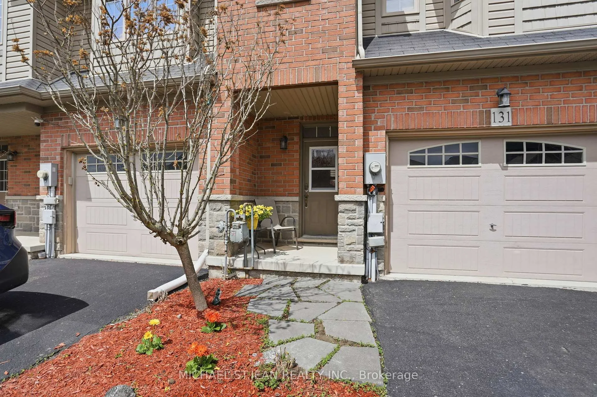 Photo 5 of 131 Bankfield Crescent, Hamilton, Stoney Creek Mountain — HOMEH