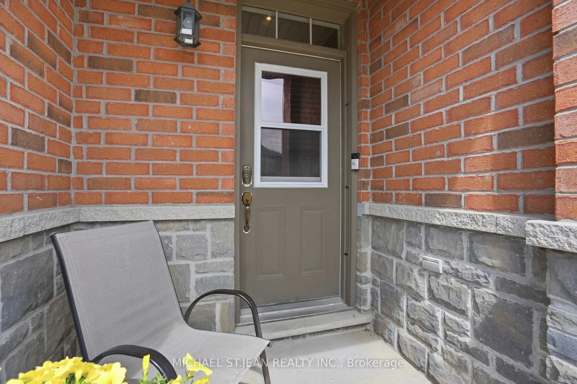 Photo 6 of 131 Bankfield Crescent, Hamilton, Stoney Creek Mountain — HOMEH