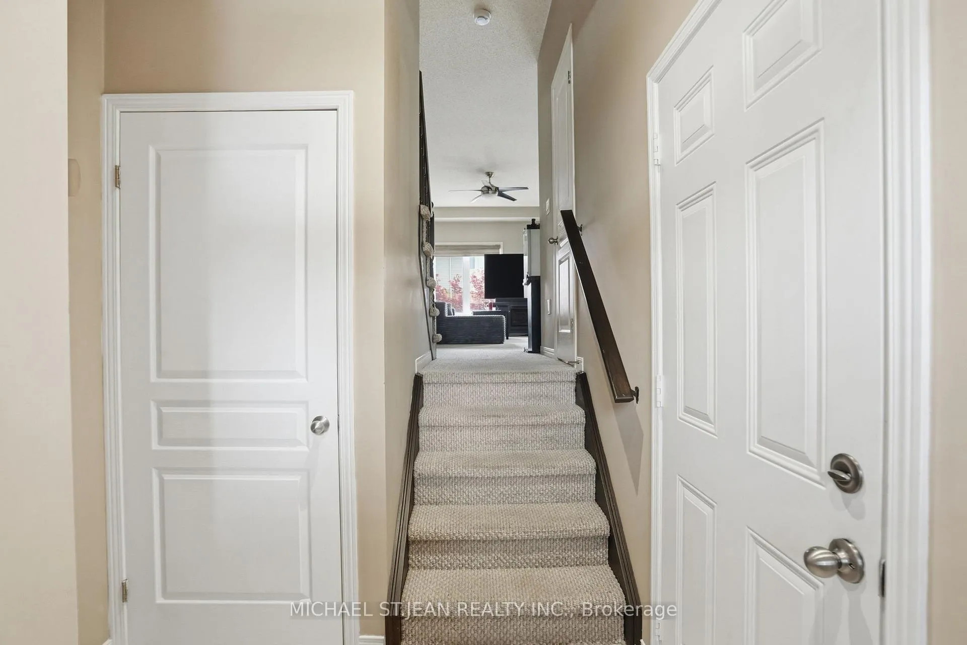 Photo 8 of 131 Bankfield Crescent, Hamilton, Stoney Creek Mountain — HOMEH