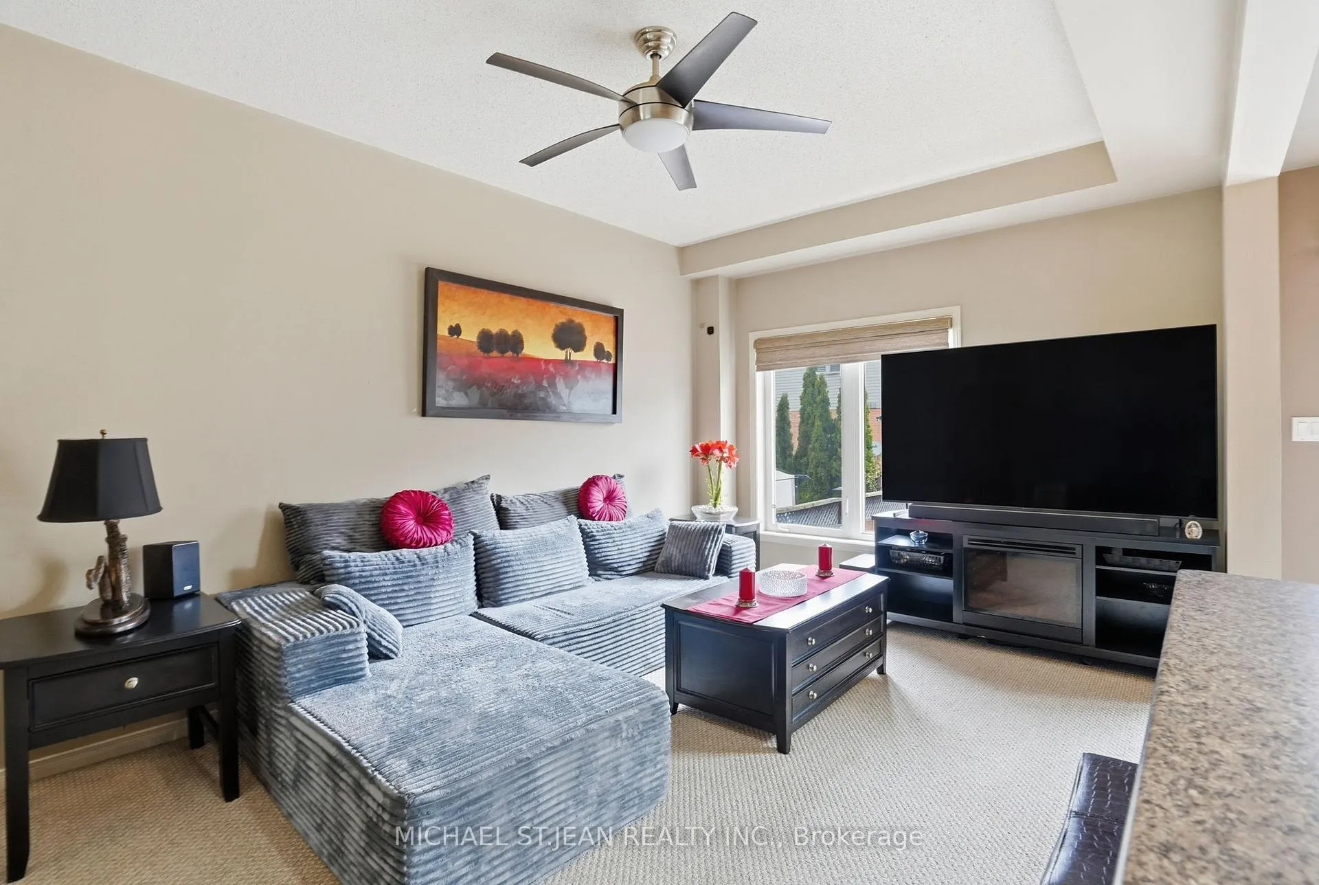 Photo 9 of 131 Bankfield Crescent, Hamilton, Stoney Creek Mountain — HOMEH