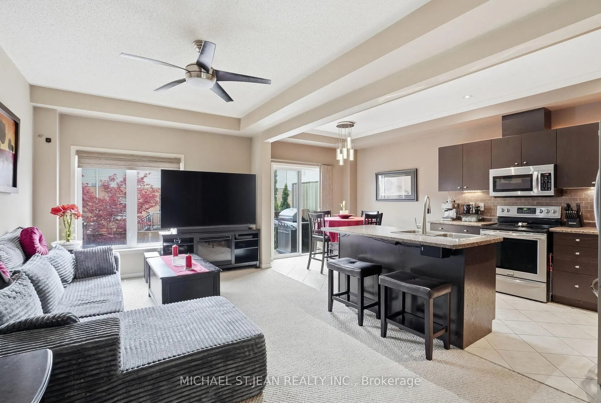 Photo 10 of 131 Bankfield Crescent, Hamilton, Stoney Creek Mountain — HOMEH