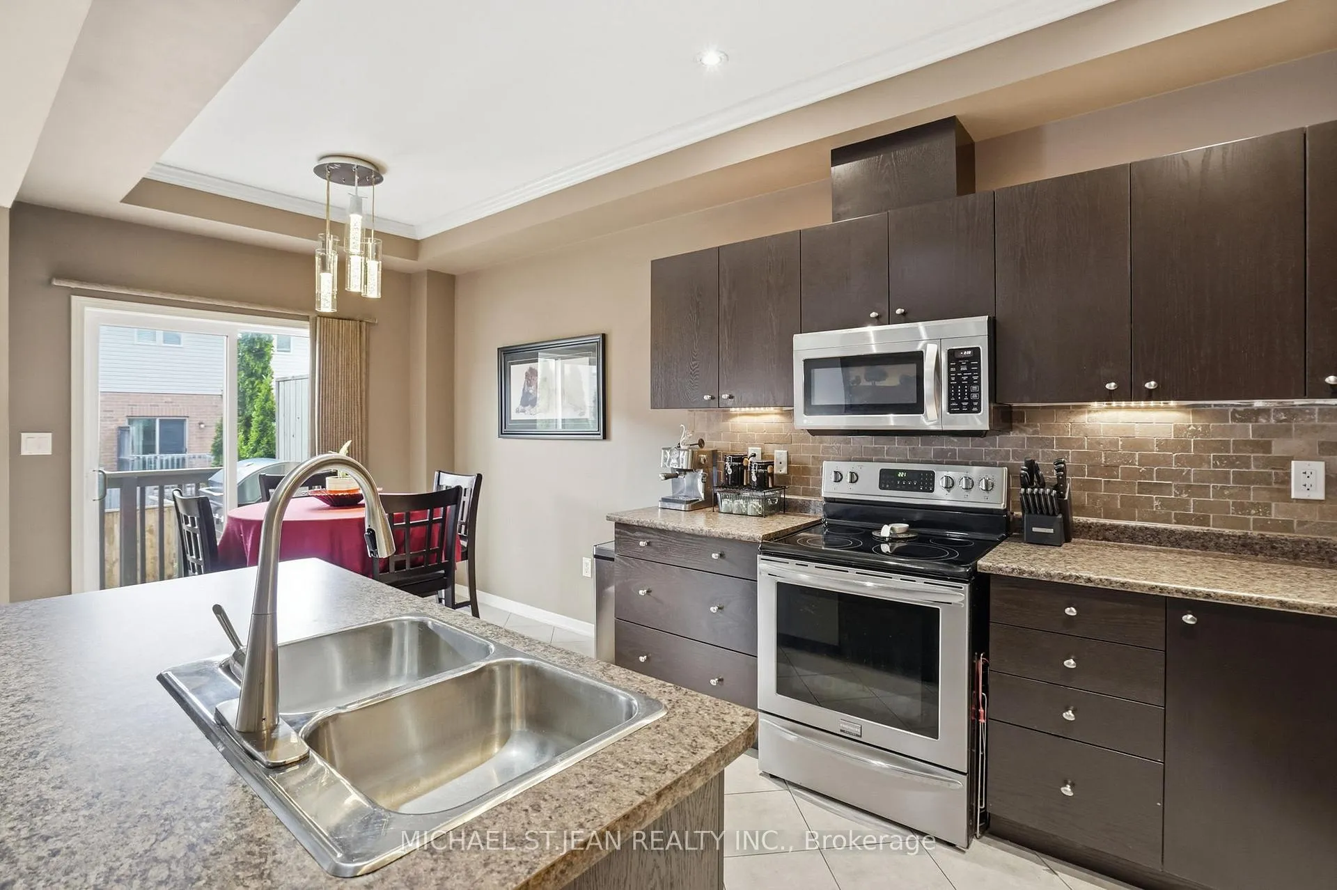 Photo 18 of 131 Bankfield Crescent, Hamilton, Stoney Creek Mountain — HOMEH