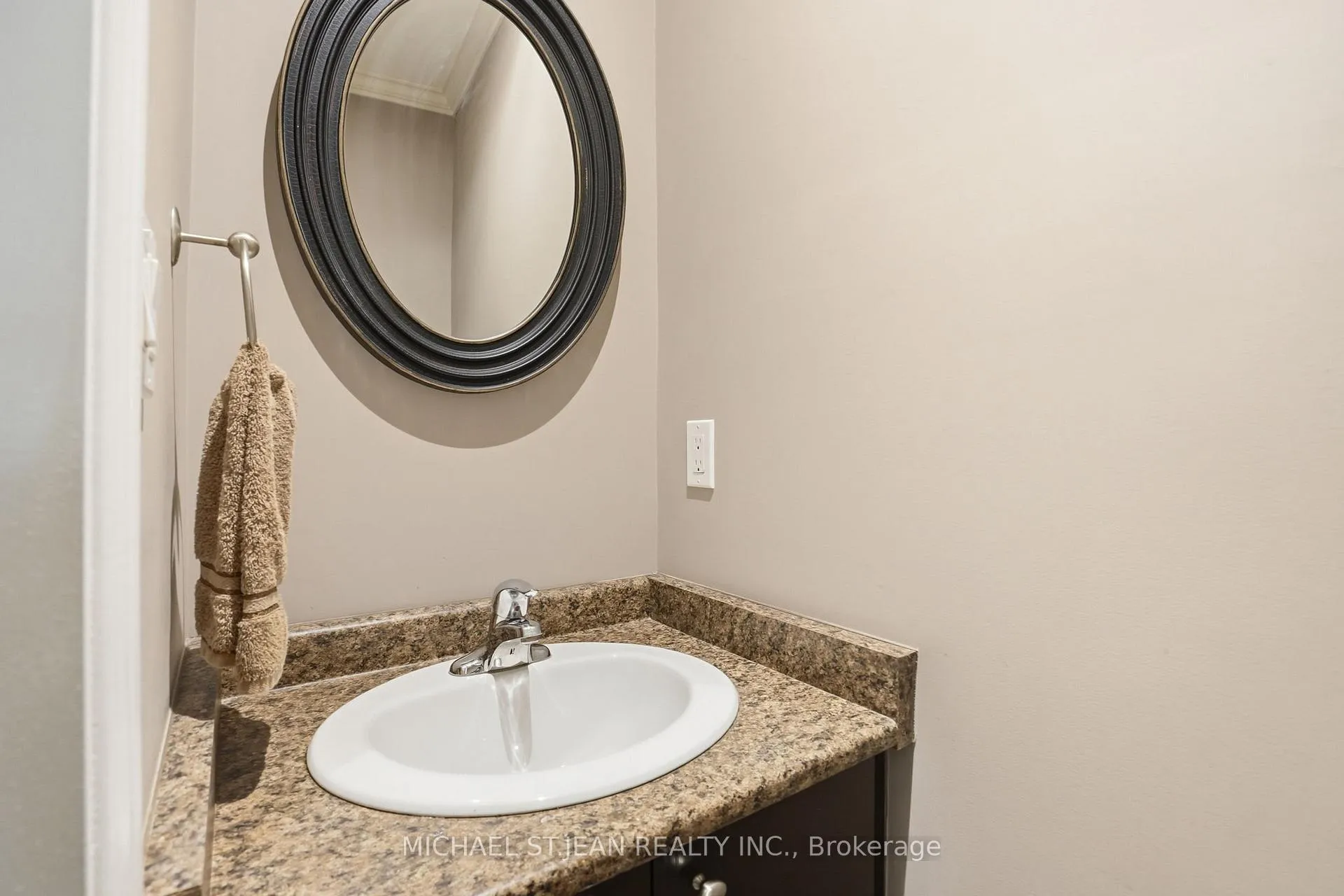 Photo 23 of 131 Bankfield Crescent, Hamilton, Stoney Creek Mountain — HOMEH