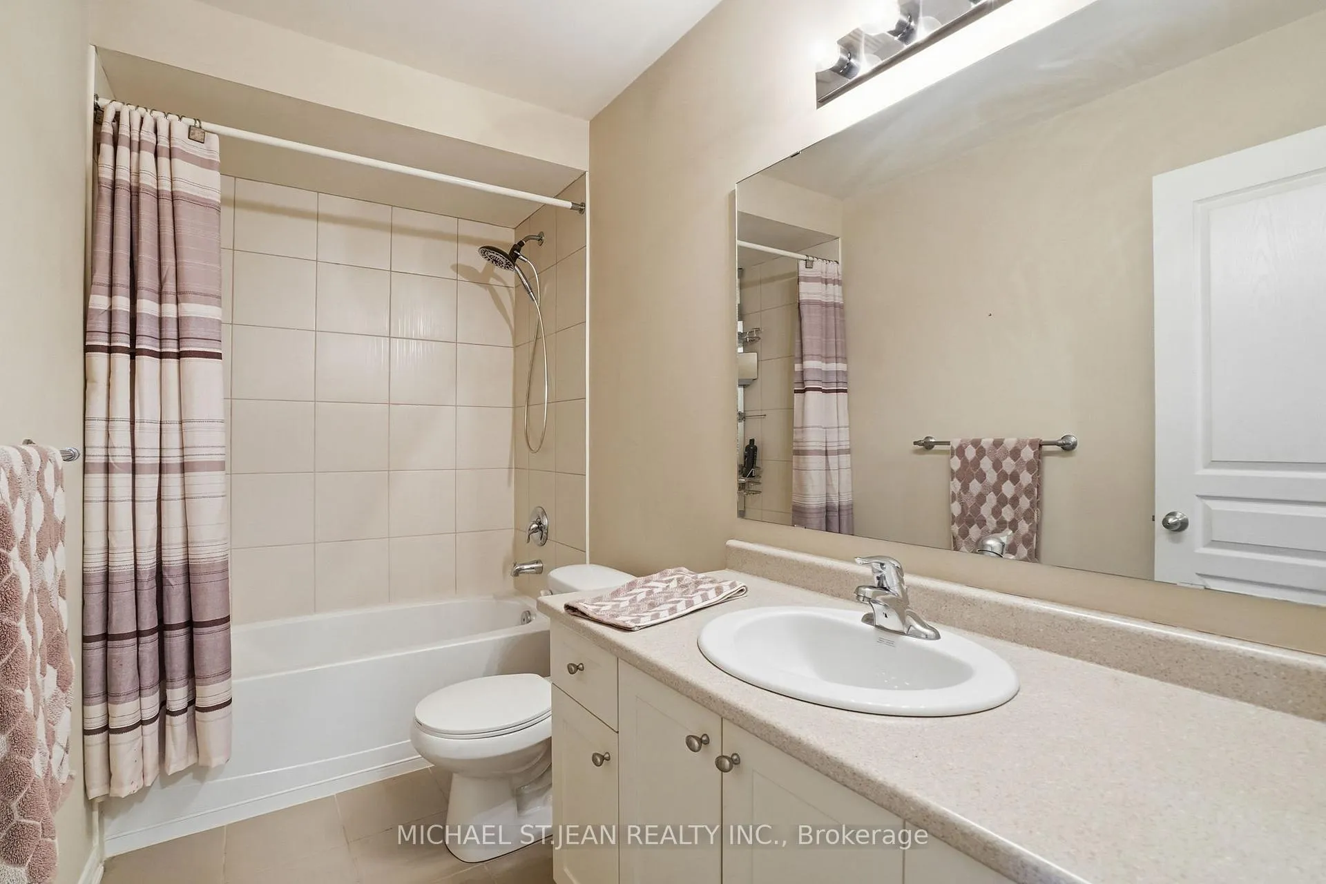 Photo 37 of 131 Bankfield Crescent, Hamilton, Stoney Creek Mountain — HOMEH