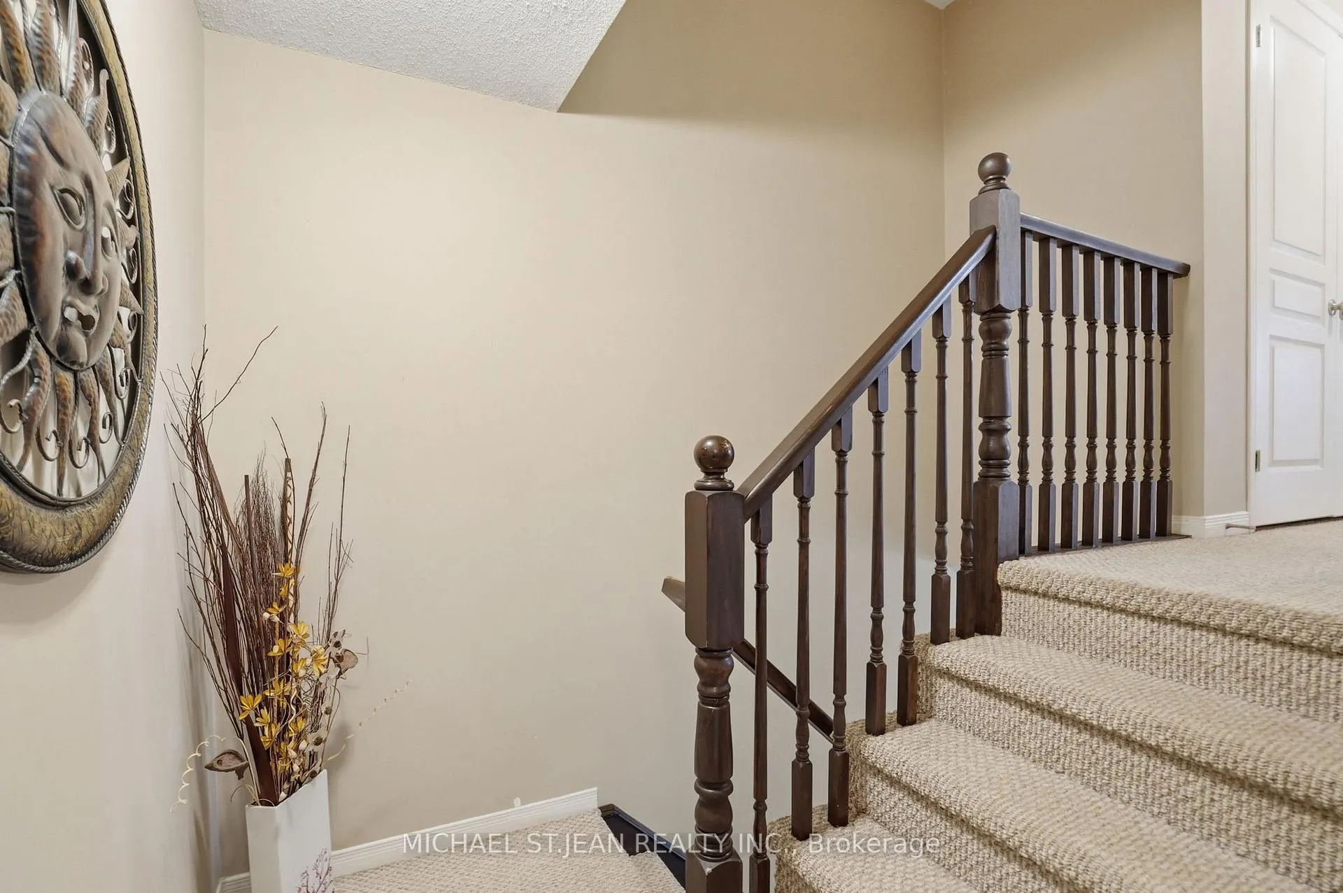 Photo 38 of 131 Bankfield Crescent, Hamilton, Stoney Creek Mountain — HOMEH