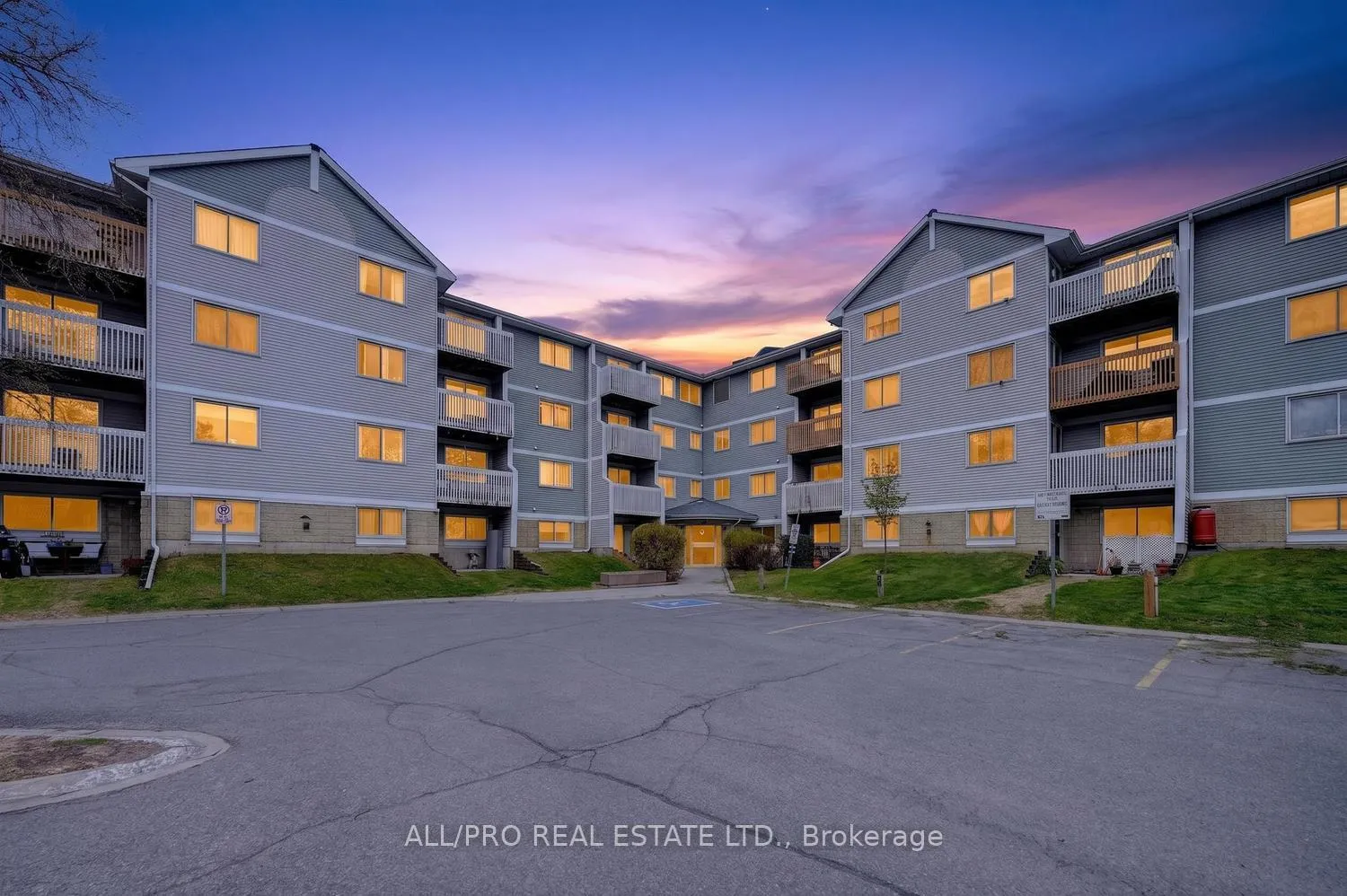 Photo 1 of Unit 111, 212 Viewmount Drive, Ottawa, Borden Farm/Stewart Farm/Carleton Heights/Parkwood Hills — HOMEH