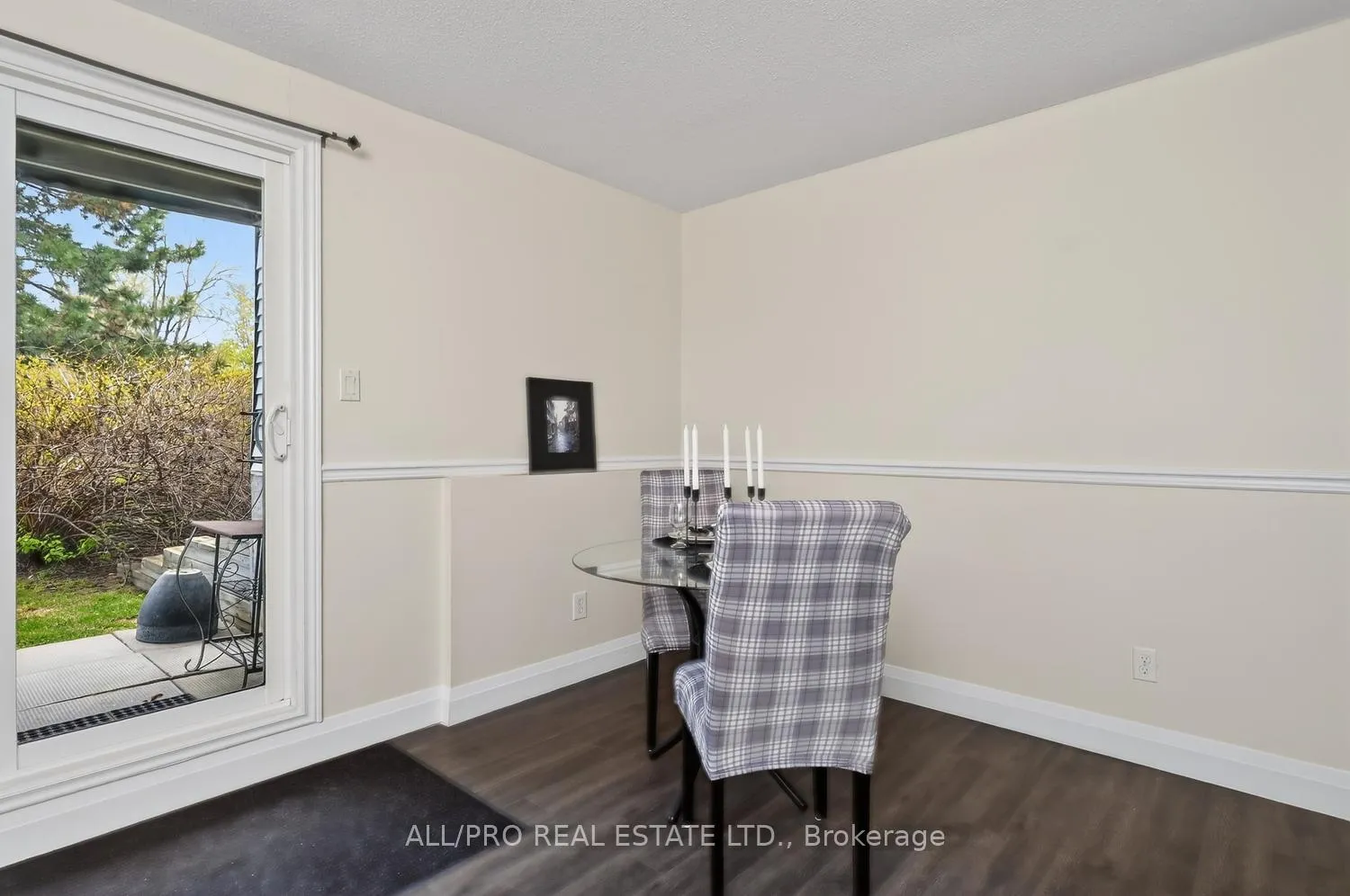 Photo 5 of Unit 111, 212 Viewmount Drive, Ottawa, Borden Farm/Stewart Farm/Carleton Heights/Parkwood Hills — HOMEH
