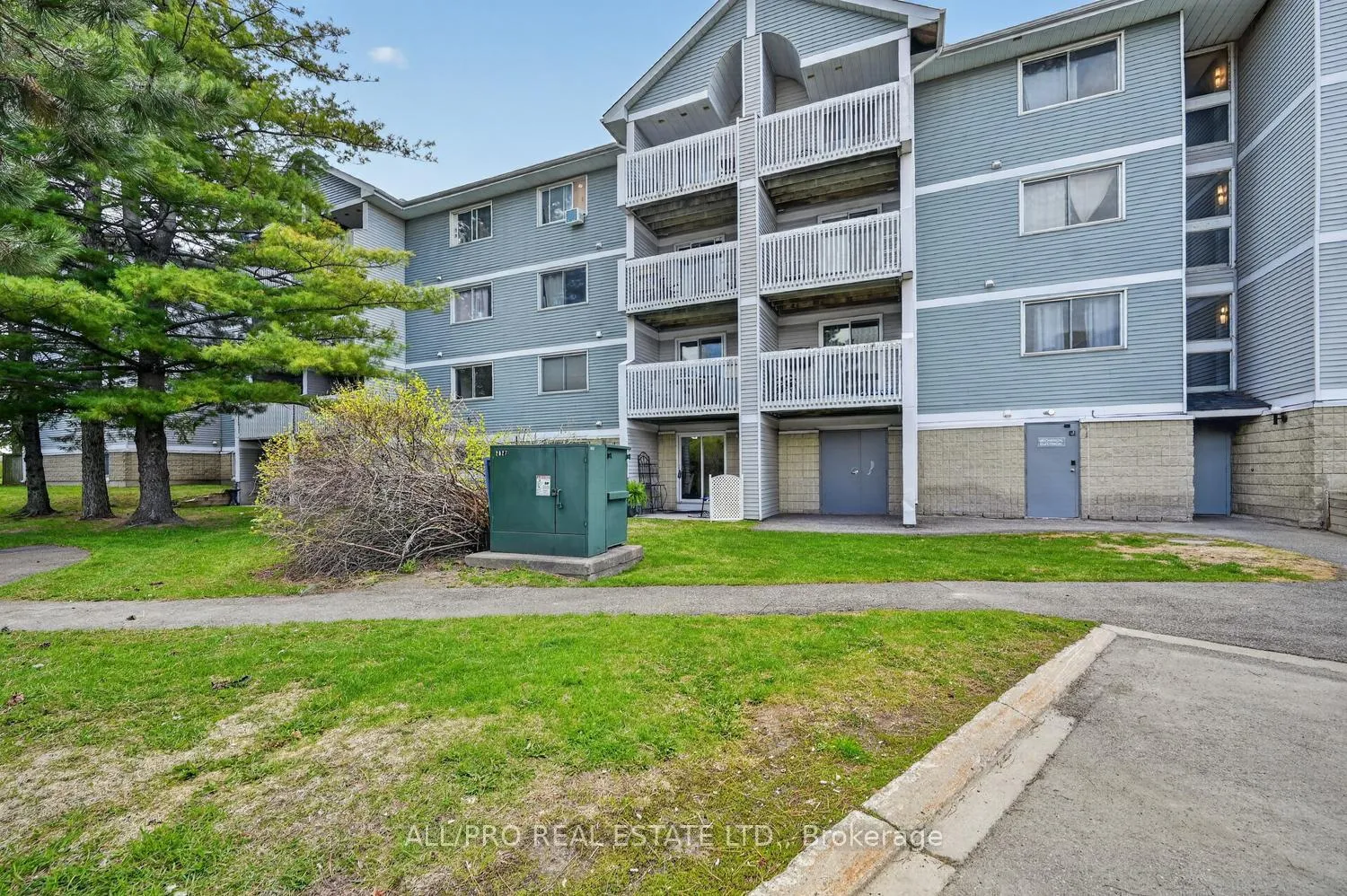 Photo 17 of Unit 111, 212 Viewmount Drive, Ottawa, Borden Farm/Stewart Farm/Carleton Heights/Parkwood Hills — HOMEH