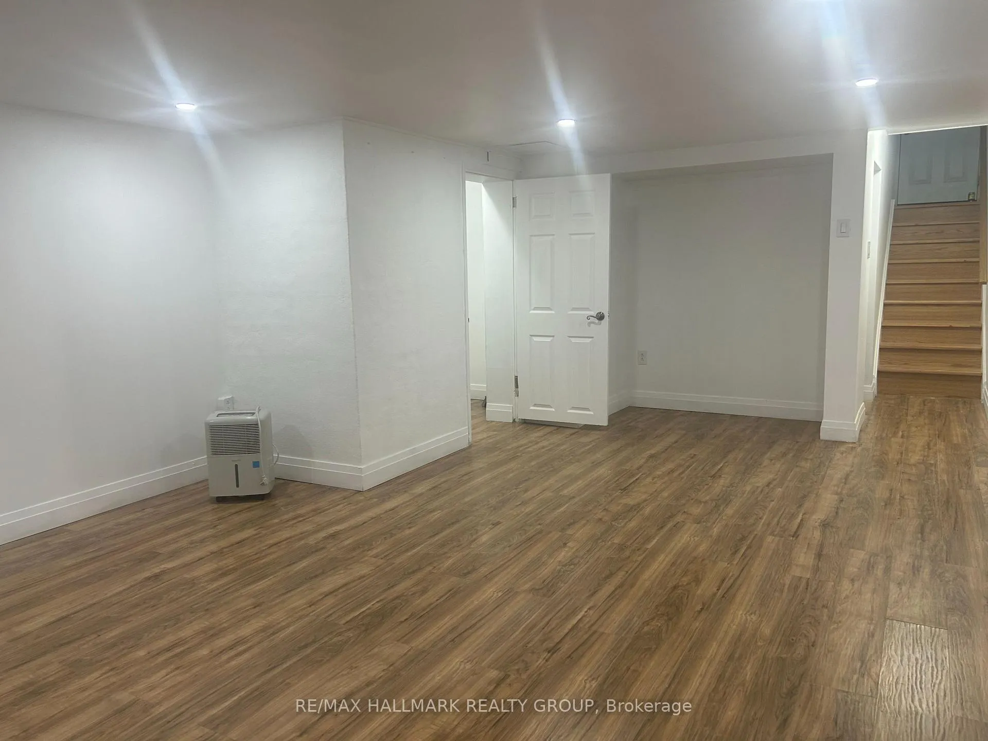 Photo 2 of Unit B, 1540 Maxime Street, Ottawa, Pineview — HOMEH