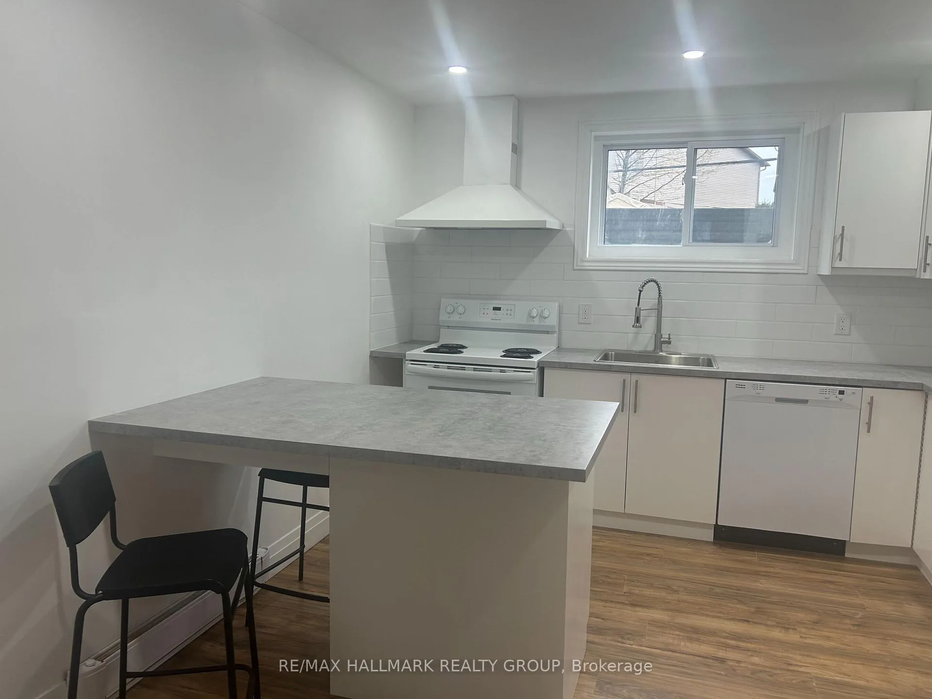 Photo 12 of Unit B, 1540 Maxime Street, Ottawa, Pineview — HOMEH