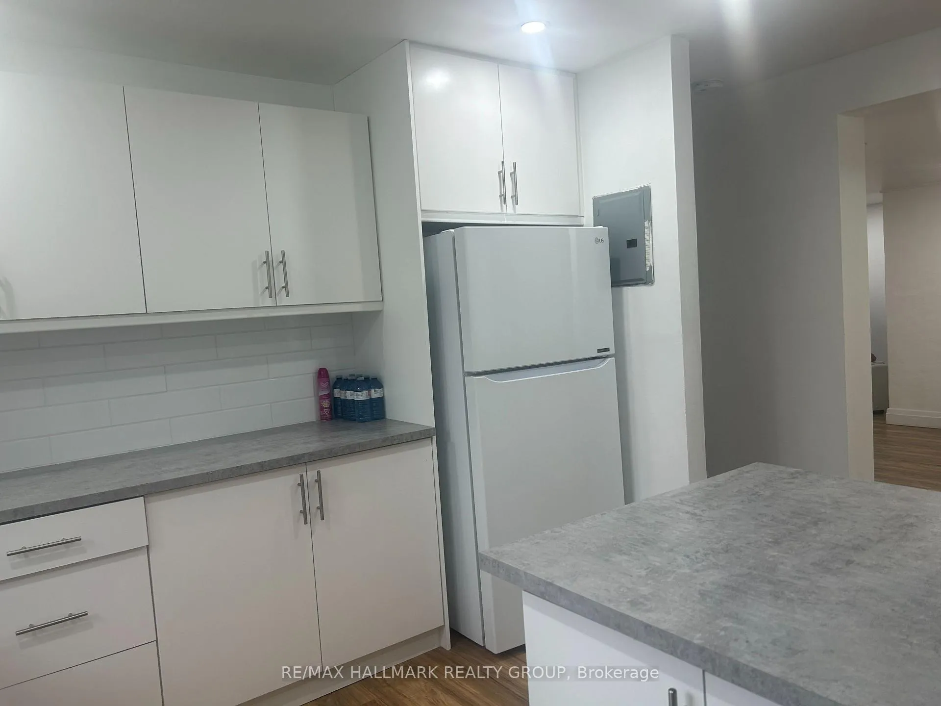 Photo 5 of Unit B, 1540 Maxime Street, Ottawa, Pineview — HOMEH