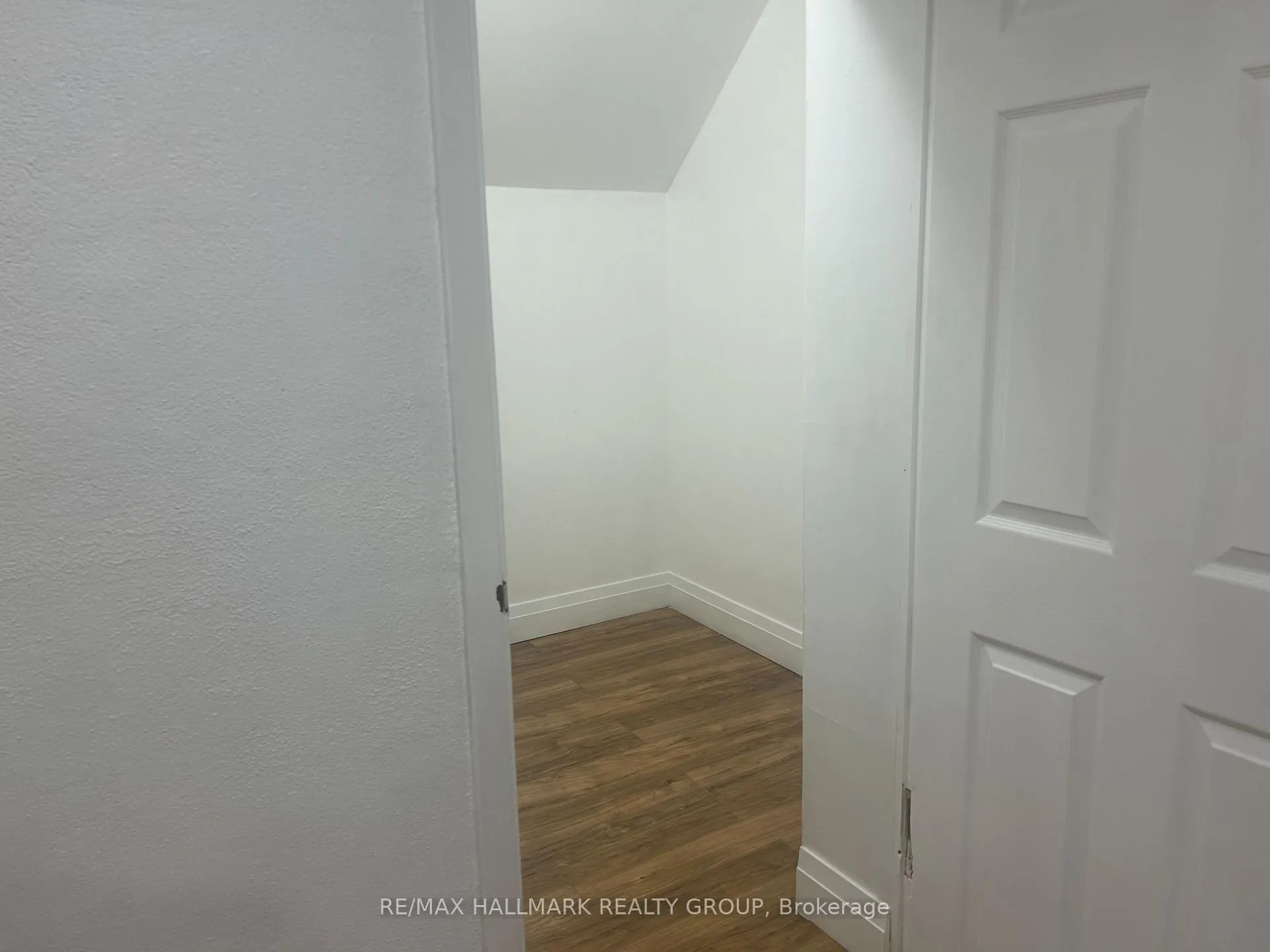 Photo 9 of Unit B, 1540 Maxime Street, Ottawa, Pineview — HOMEH
