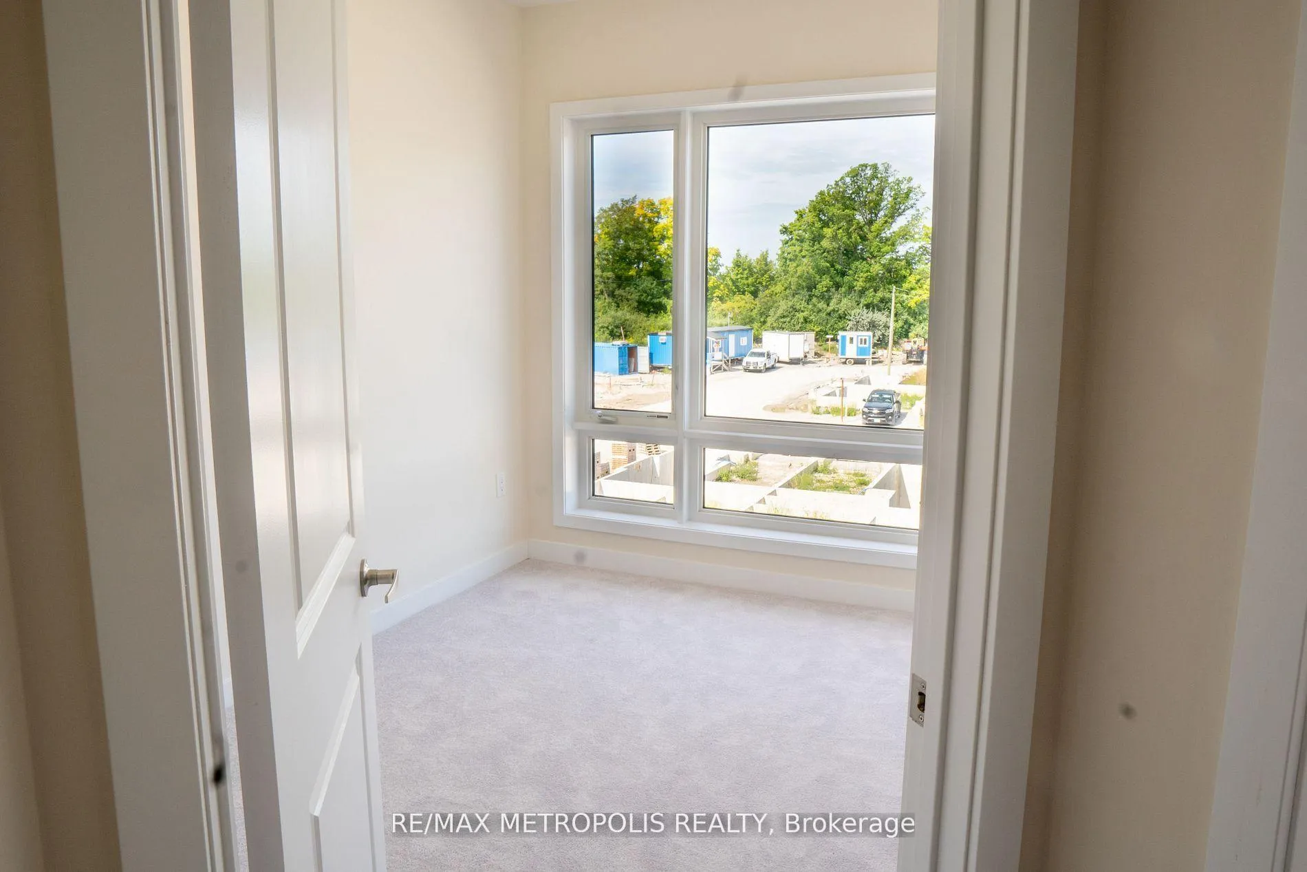 Photo 5 of 11 Chiffon Street, Vaughan, Steeles West Industrial — HOMEH