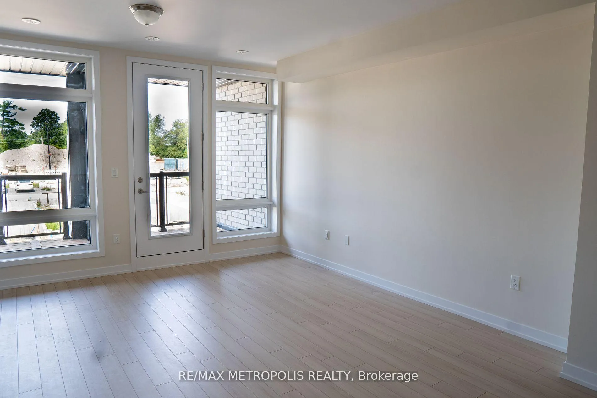 Photo 7 of 11 Chiffon Street, Vaughan, Steeles West Industrial — HOMEH