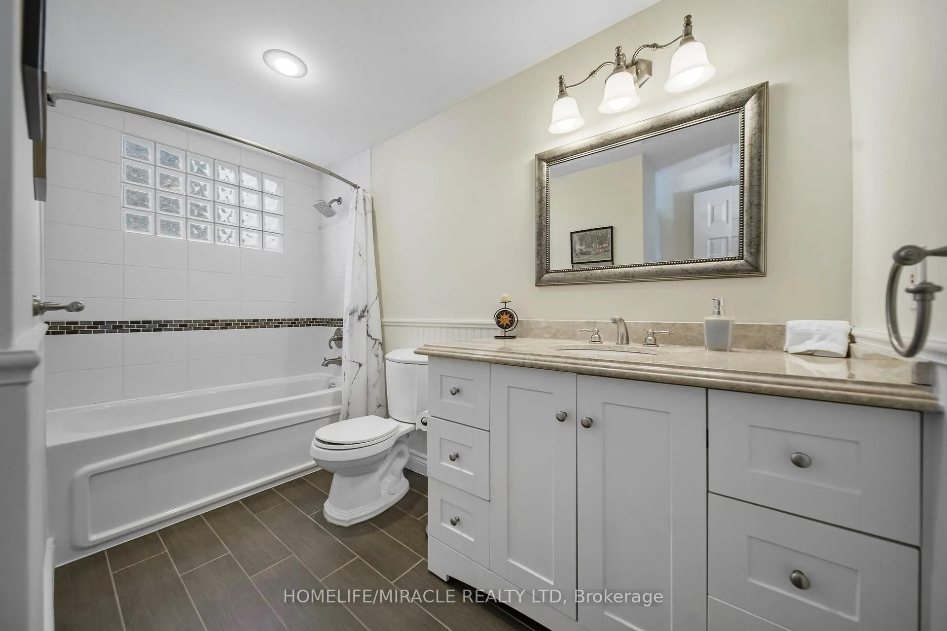 Photo 4 of 38 River View Drive, Brampton, Brampton East — HOMEH