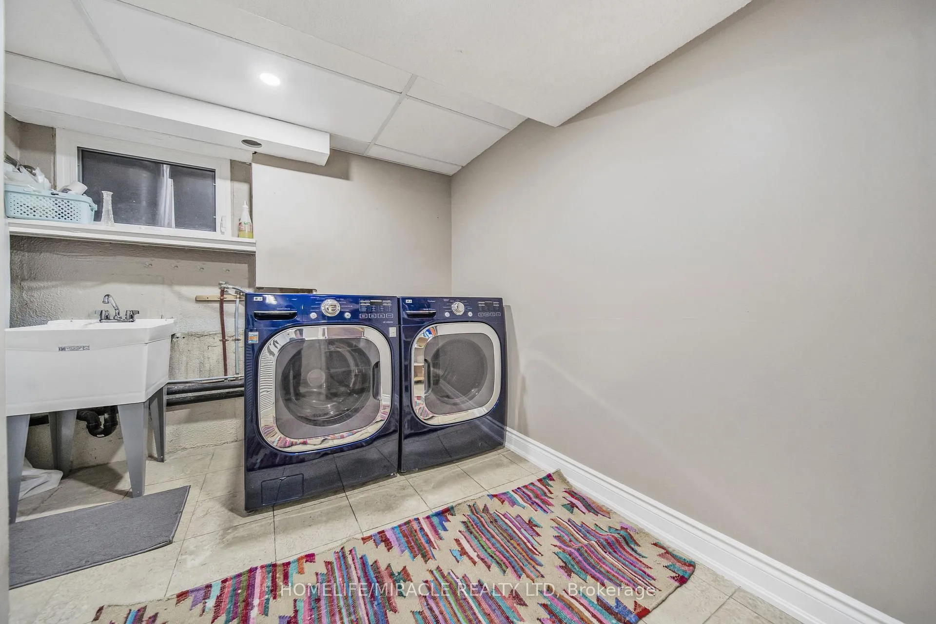 Photo 10 of 38 River View Drive, Brampton, Brampton East — HOMEH