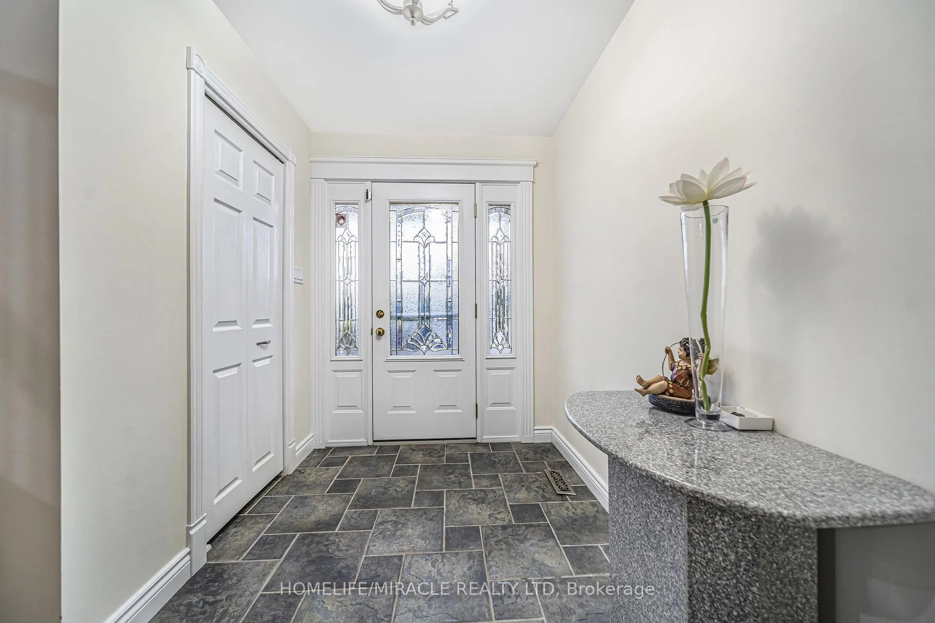 Photo 14 of 38 River View Drive, Brampton, Brampton East — HOMEH